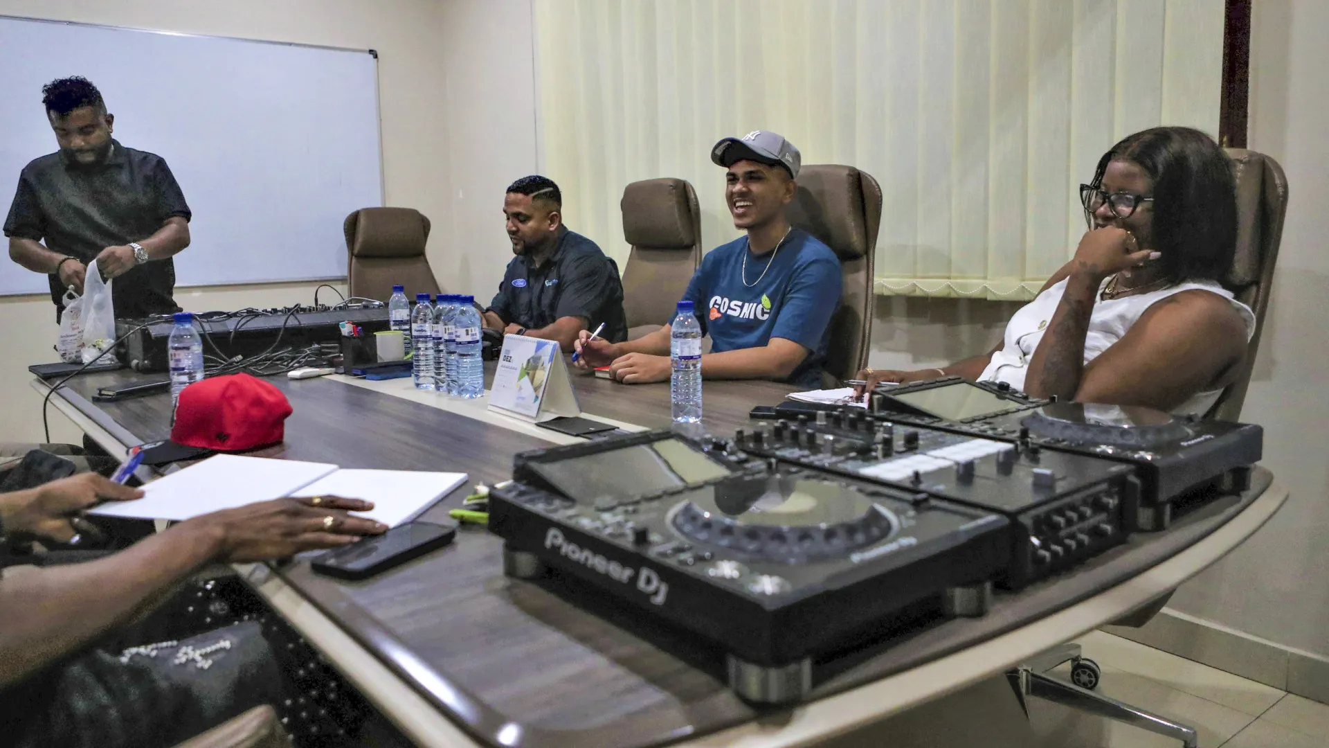 
                    Primeira escola de DJ em Moçambique quer profissionalizar setor
                