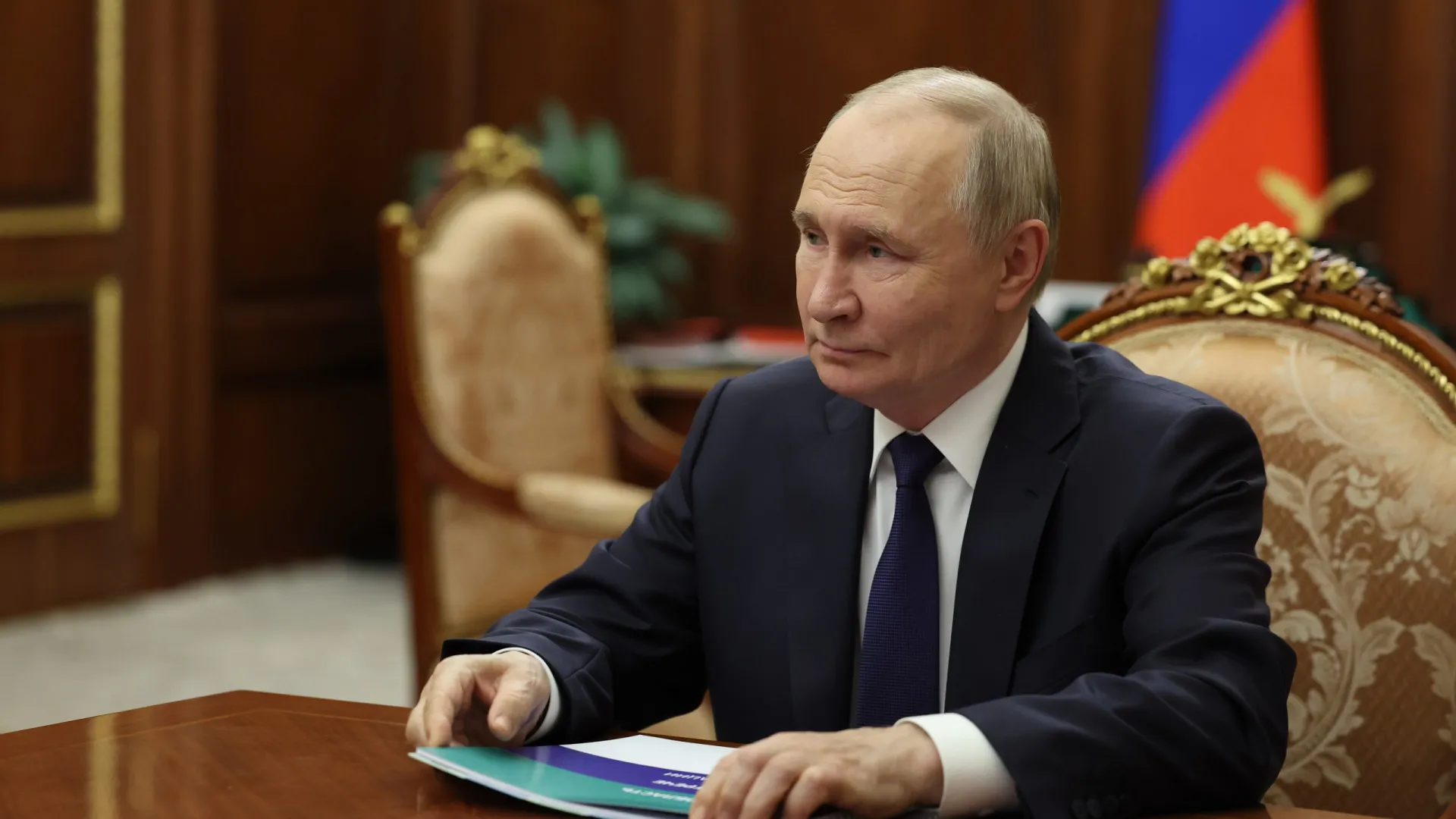 
                    Putin bloqueia sentenças estrangeiras e trava potencial detenção pelo TPI
                