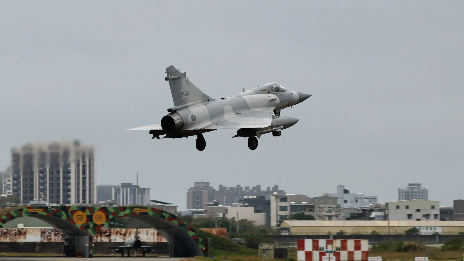 
                    Navios chineses começam a retirar-se da zona em redor de Taiwan
                