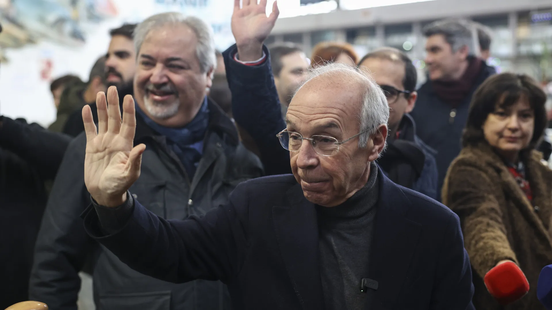 
                    Mendes considera que Governo agiu bem mas tarde sobre fronteiras
                