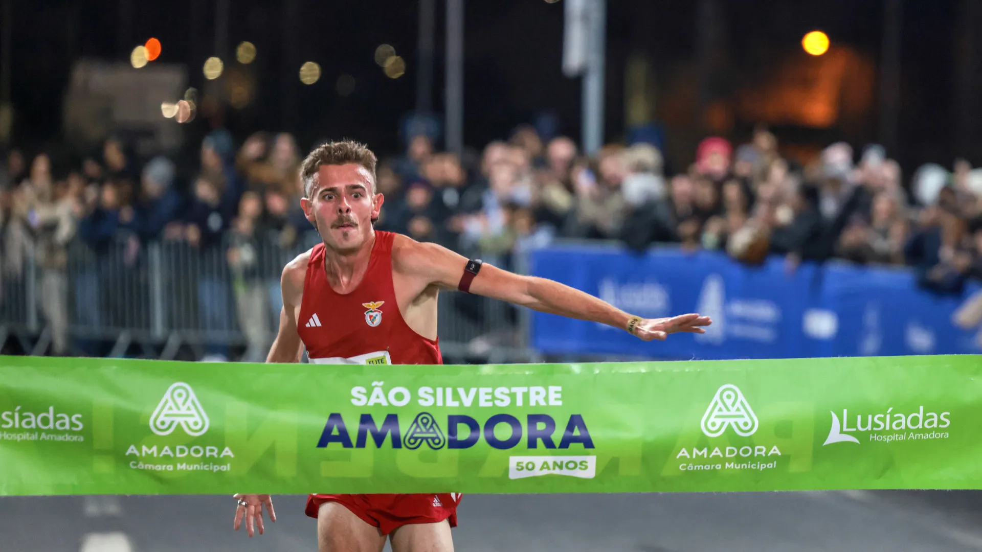 
                    Estreantes Alexandre Figueiredo e Laura Taborda vencem 50.ª São Silvestre da Amadora
                