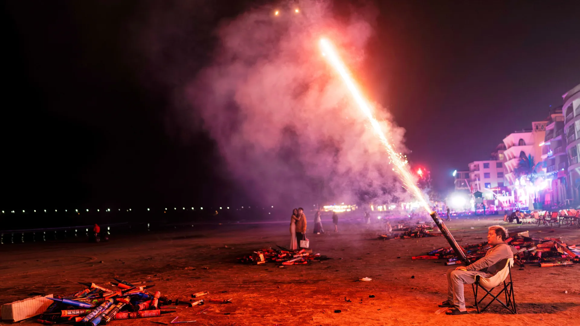 
                    Explosão em loja de fogo de artifício faz oito mortos no leste da China
                