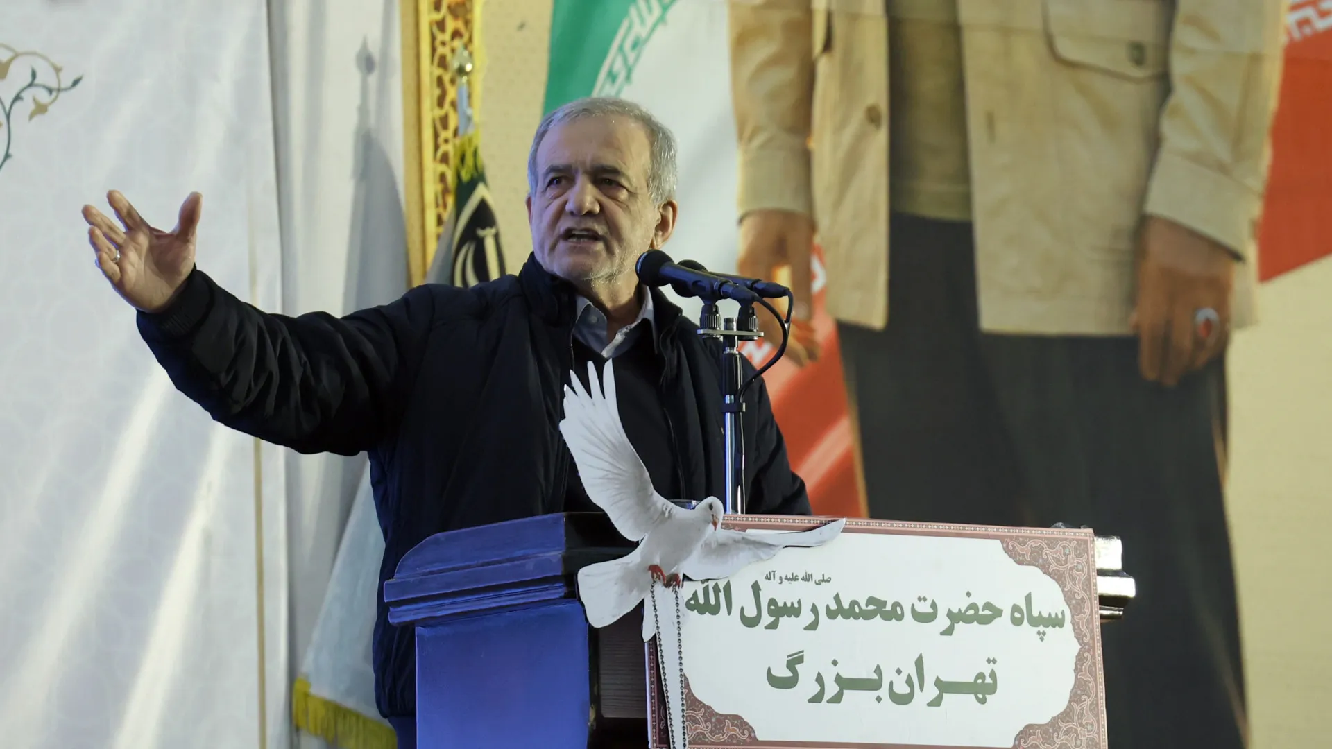 
                    Irão diz que ataque a Khamenei seria declaração de guerra
                