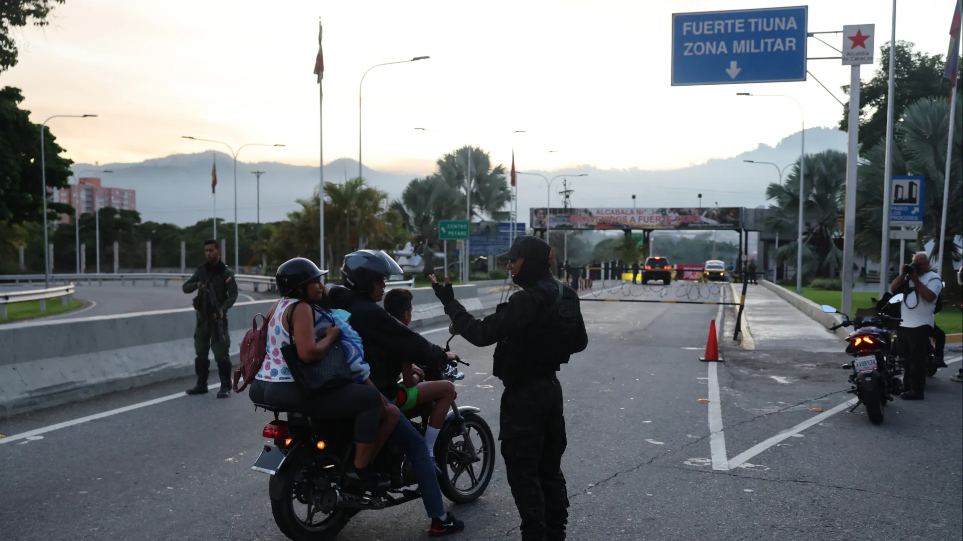 
                    China condena ataques na Venezuela e pede respeito pelo direito internacional
                