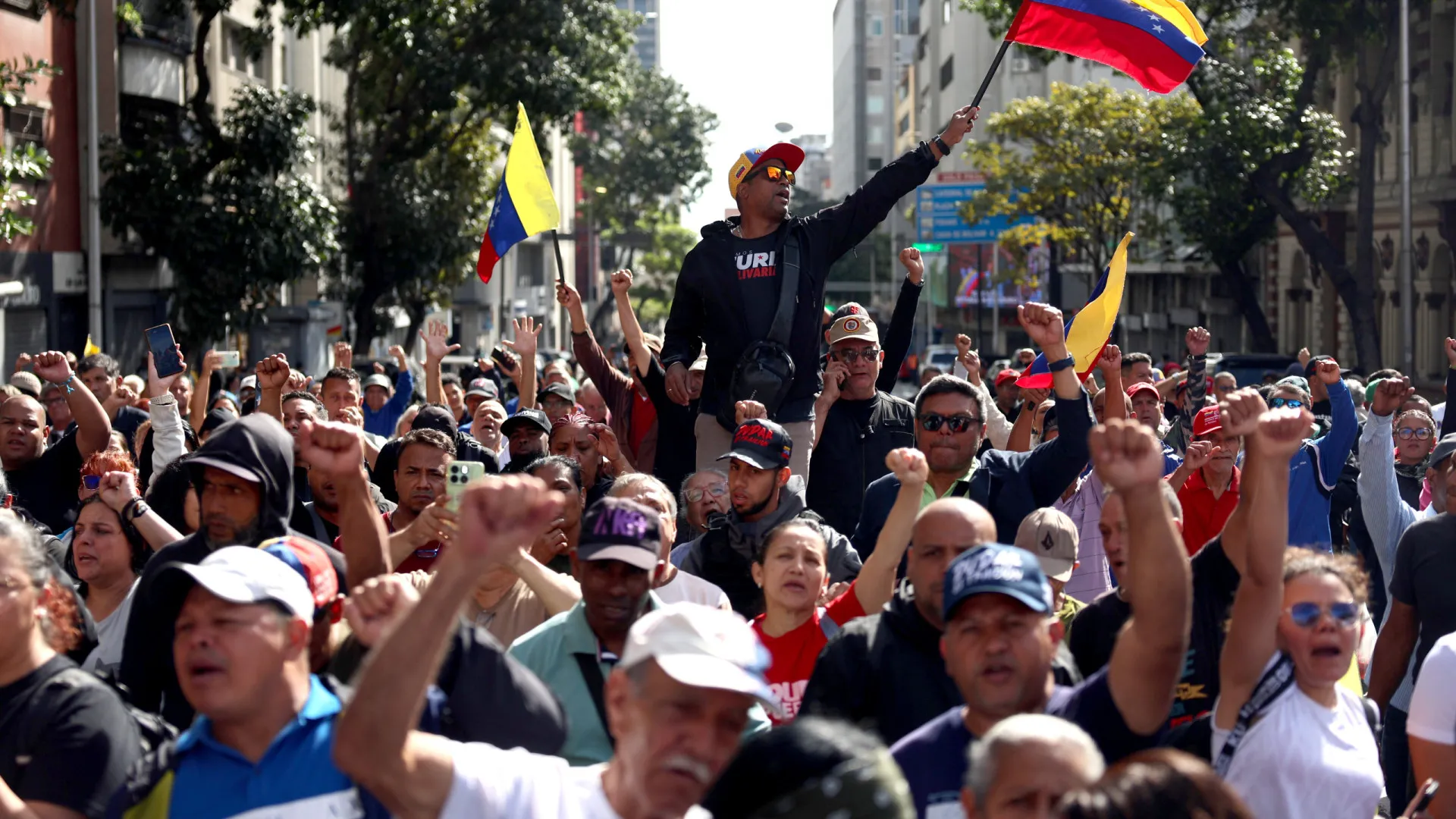 
                    Nas ruas, 'Chavistas' exigem aos EUA devolução de Maduro
                