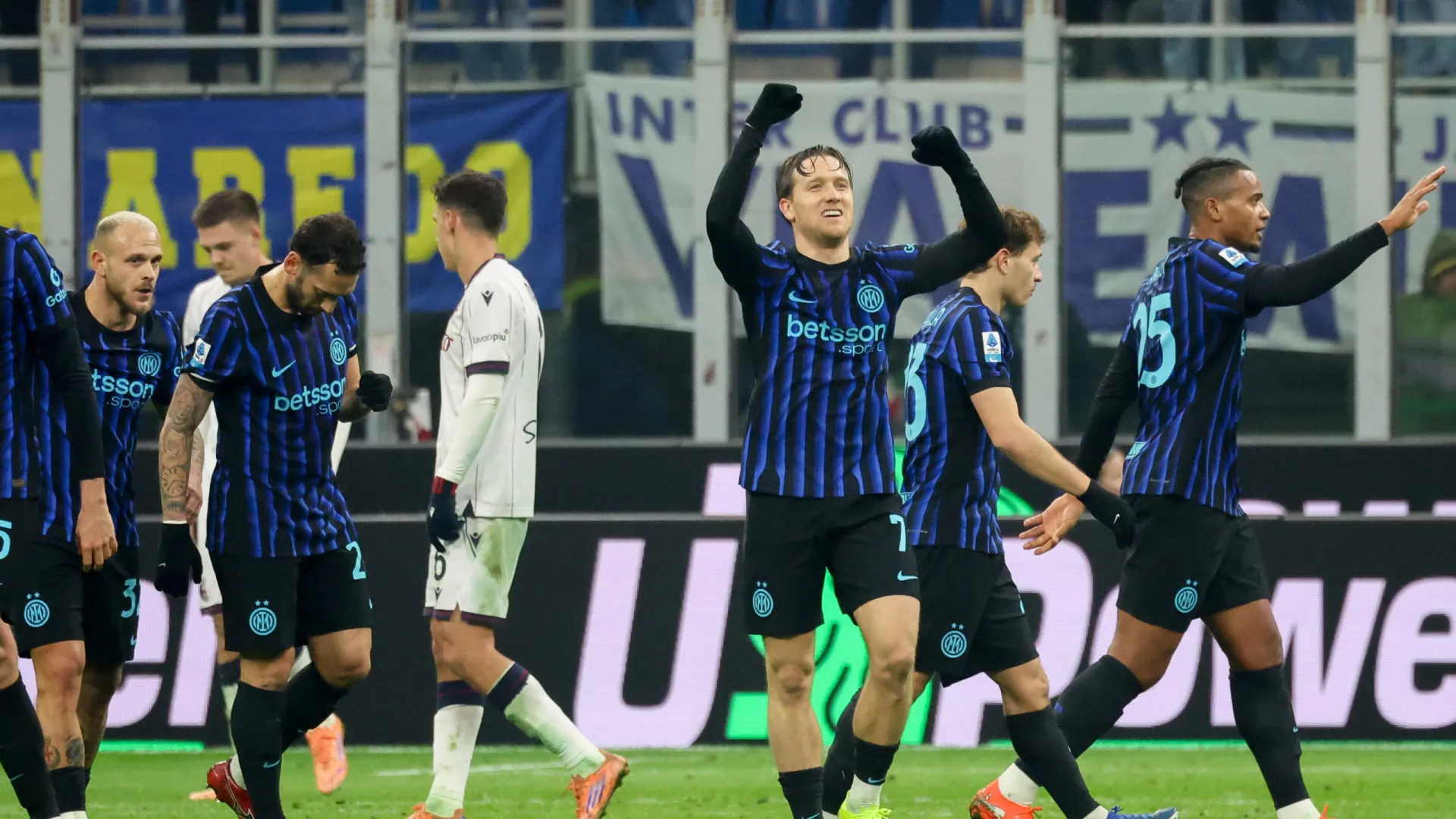 
                    Inter vence Bologna e continua líder isolado em Itália
                