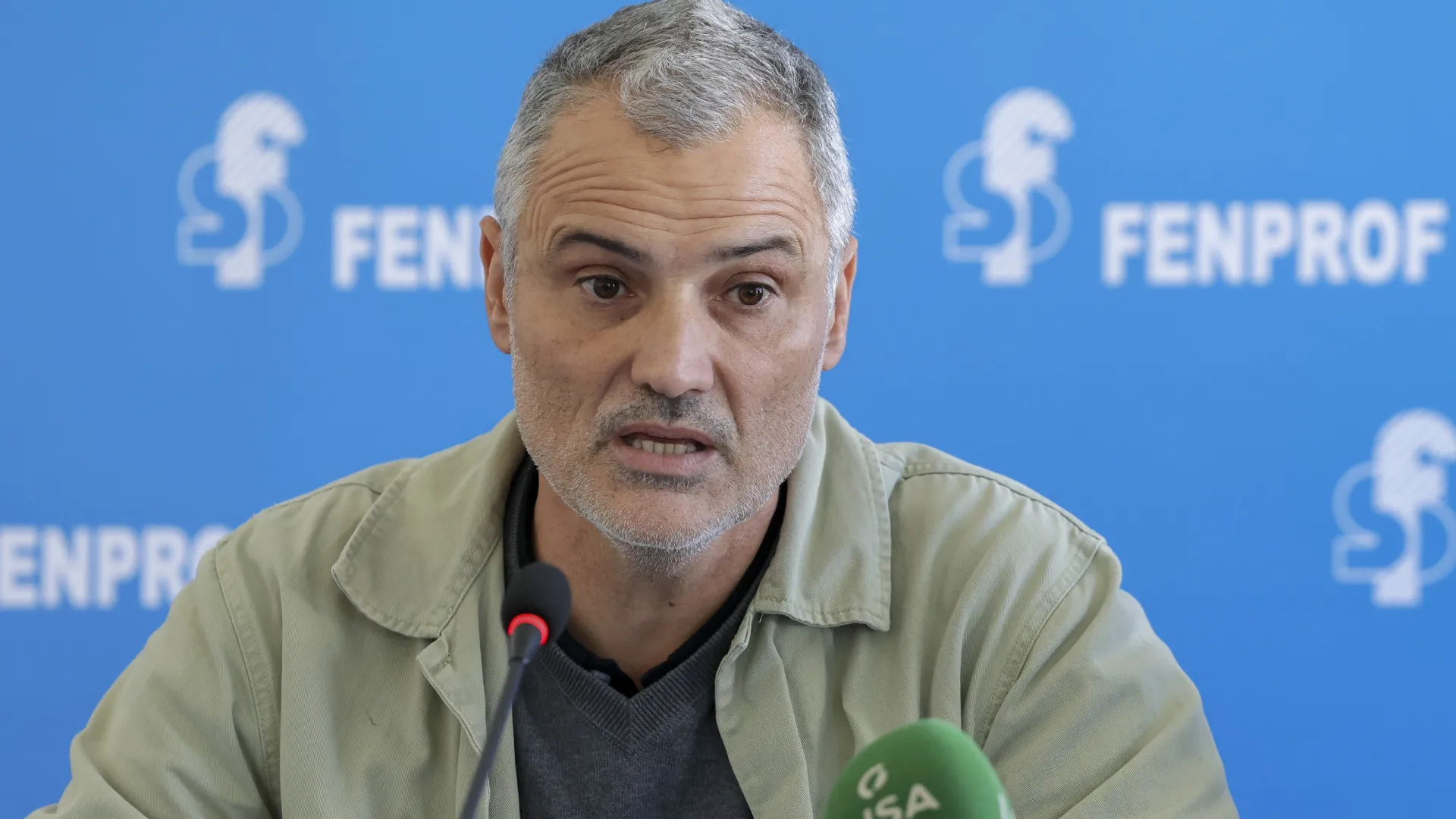 
                    Fenprof alerta para agravamento da falta de professores
                