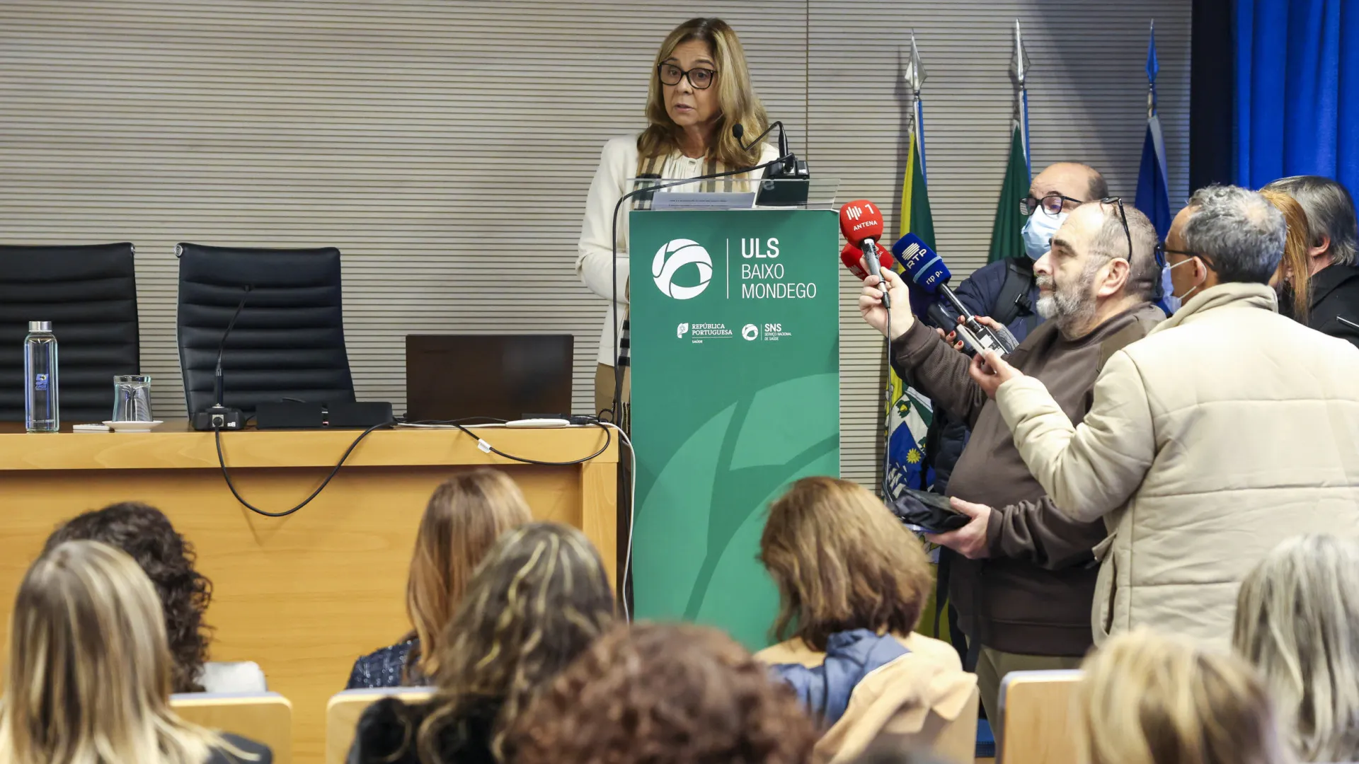 
                    Ministra da Saúde pede a jovens médicos: 