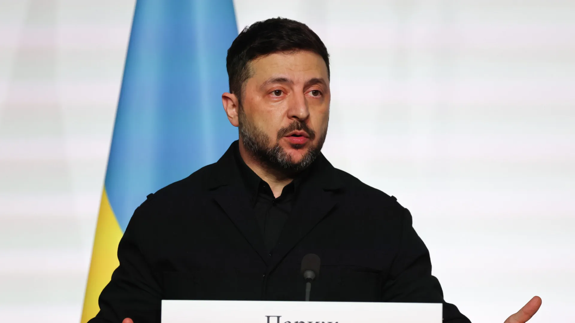 
                    Zelensky satisfeito com garantias de segurança concretas do Ocidente
                