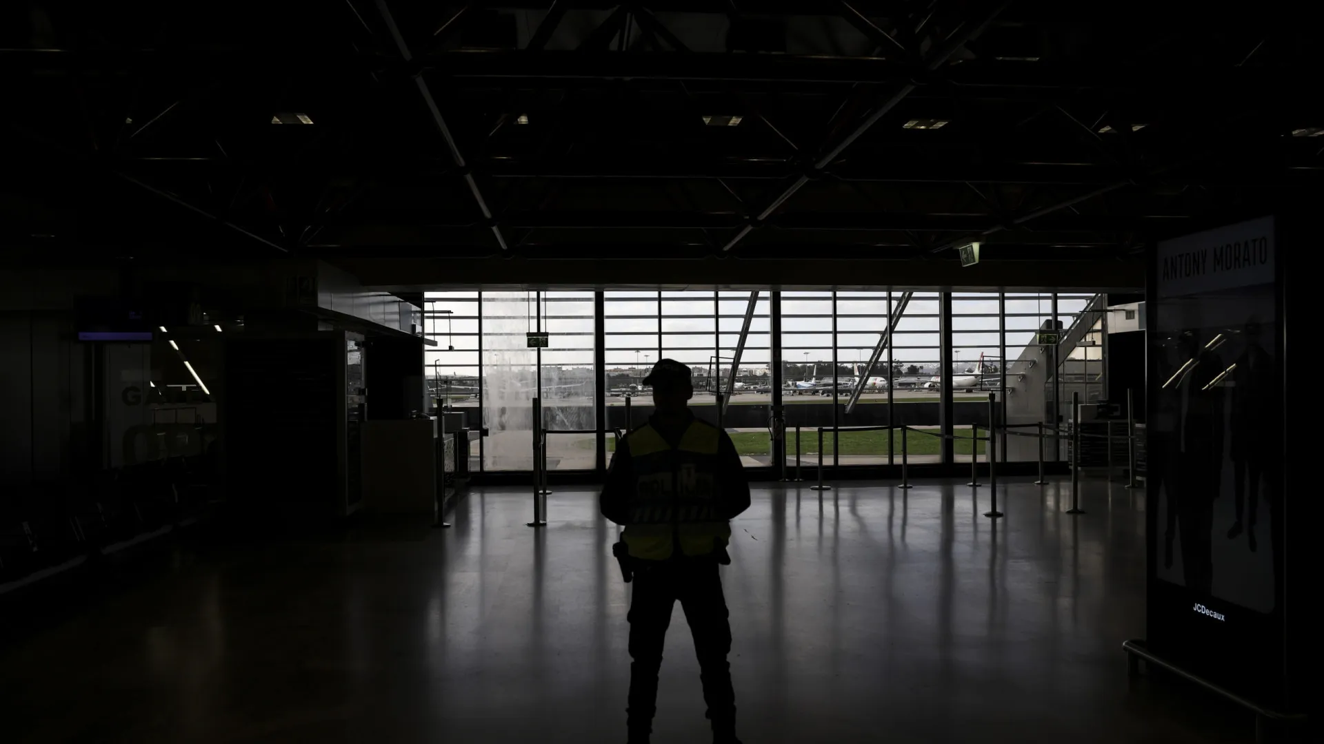 
                    PSP faz 14 detenções em 4 dias no Aeroporto de Lisboa por diversos crimes
                