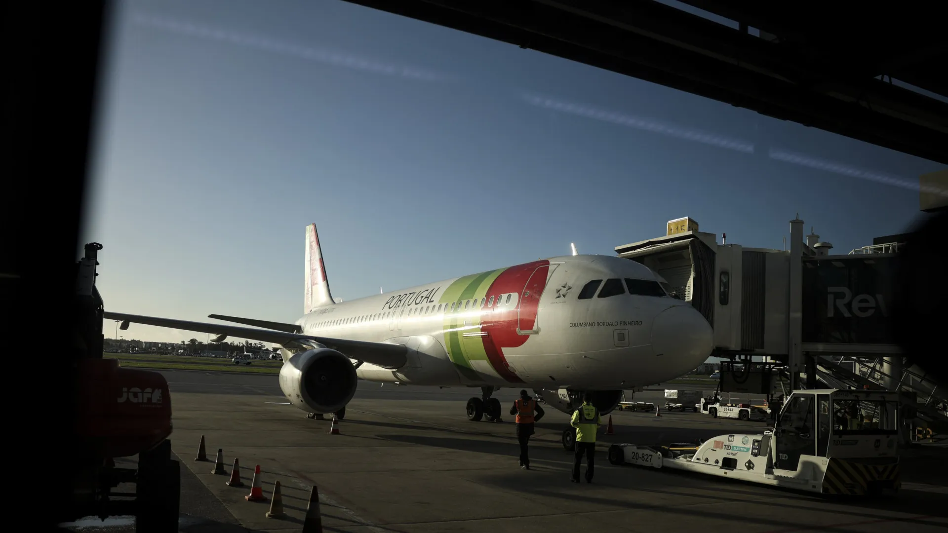 
                    Ministro antecipa escolha do novo comprador da TAP até ao verão
                