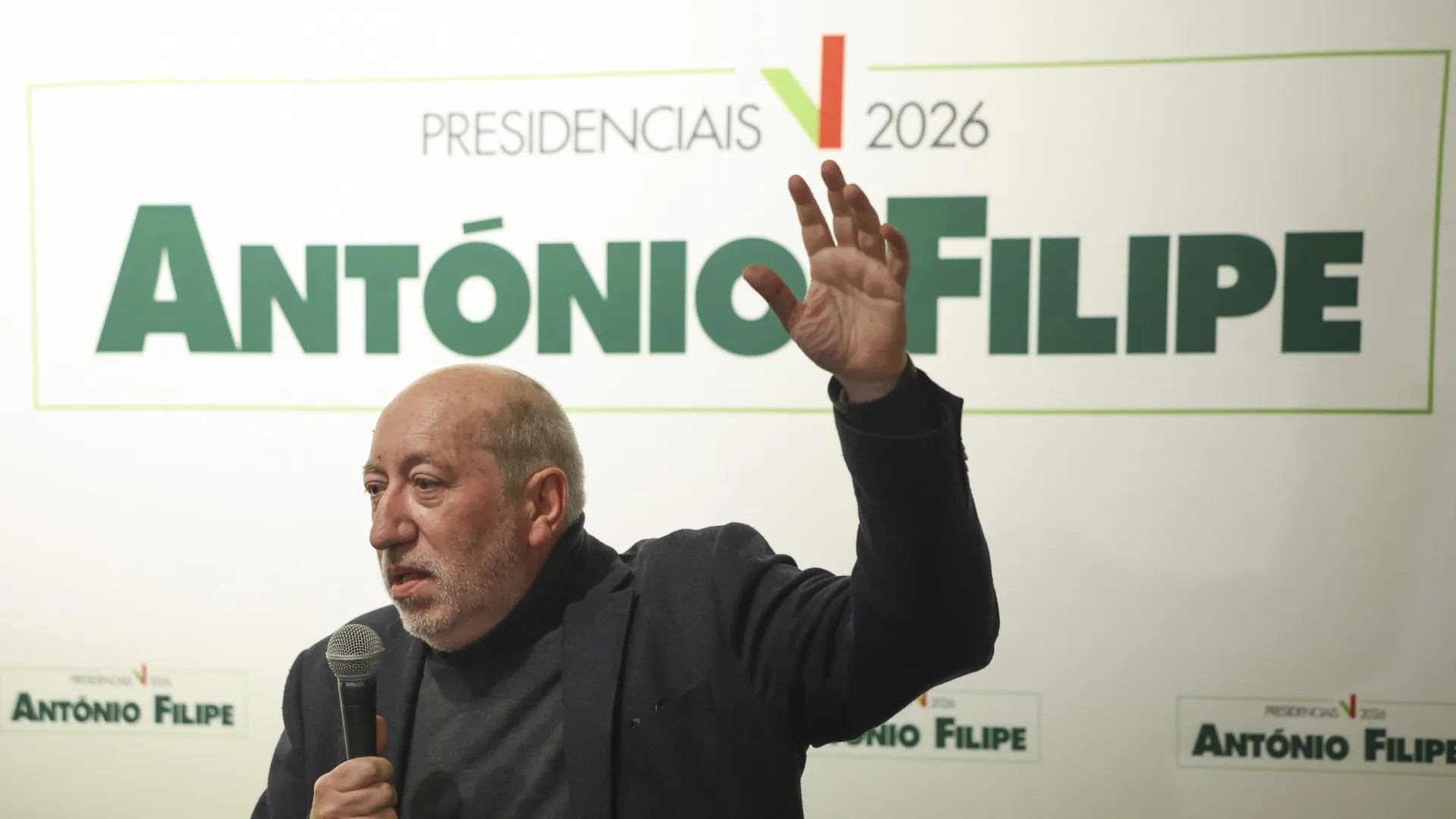 
                    António Filipe garante que em momento algum renegará origem política
                