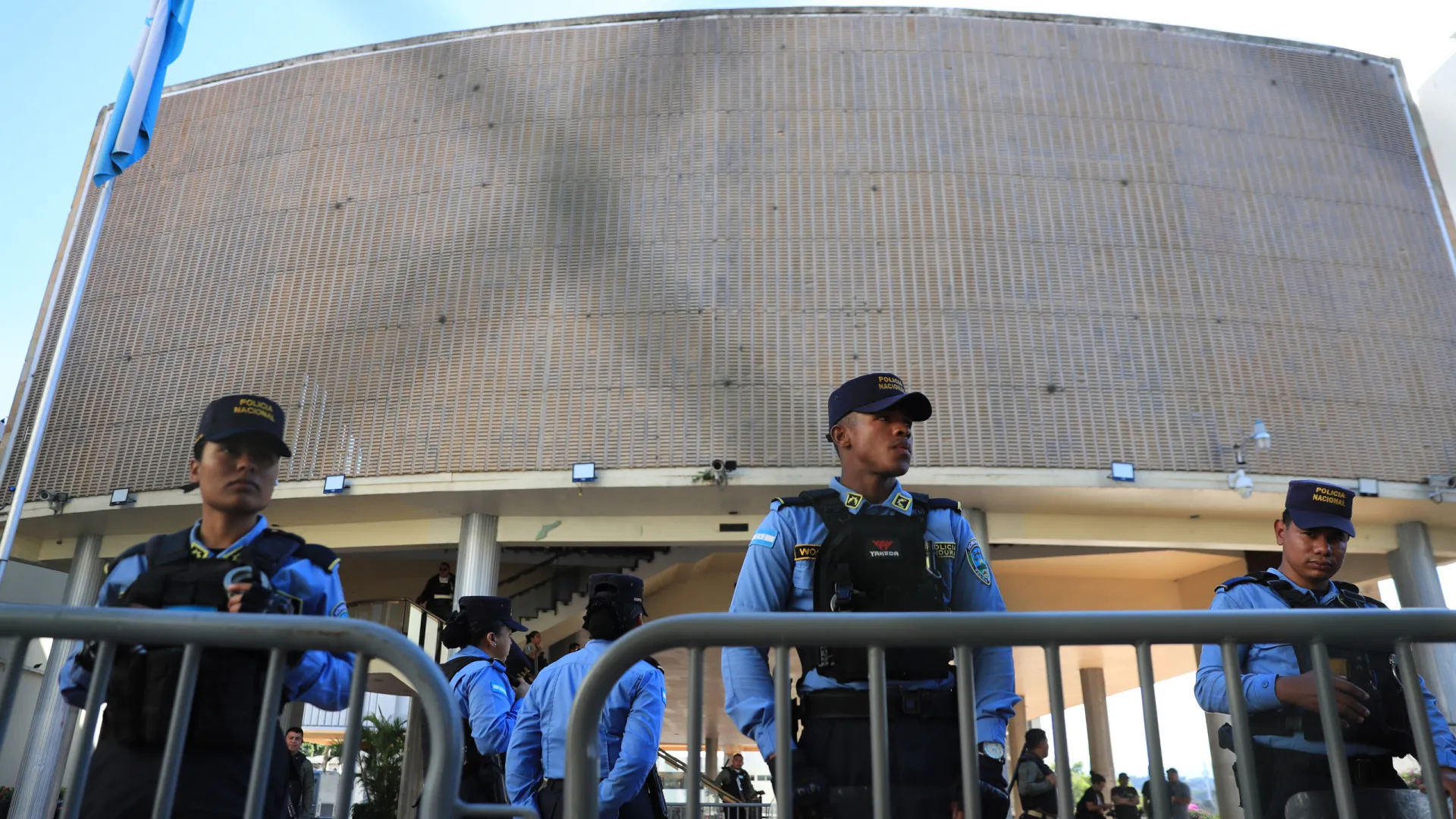 
                    Influência de Trump? Honduras pedem recontagem de votos nas eleições
                