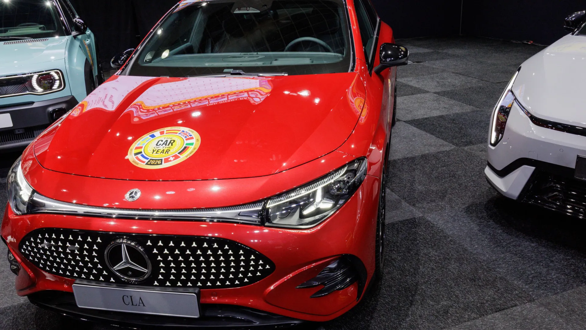 
                    Mercedes-Benz revela forte queda do lucro, em 48,8%. Os motivos
                