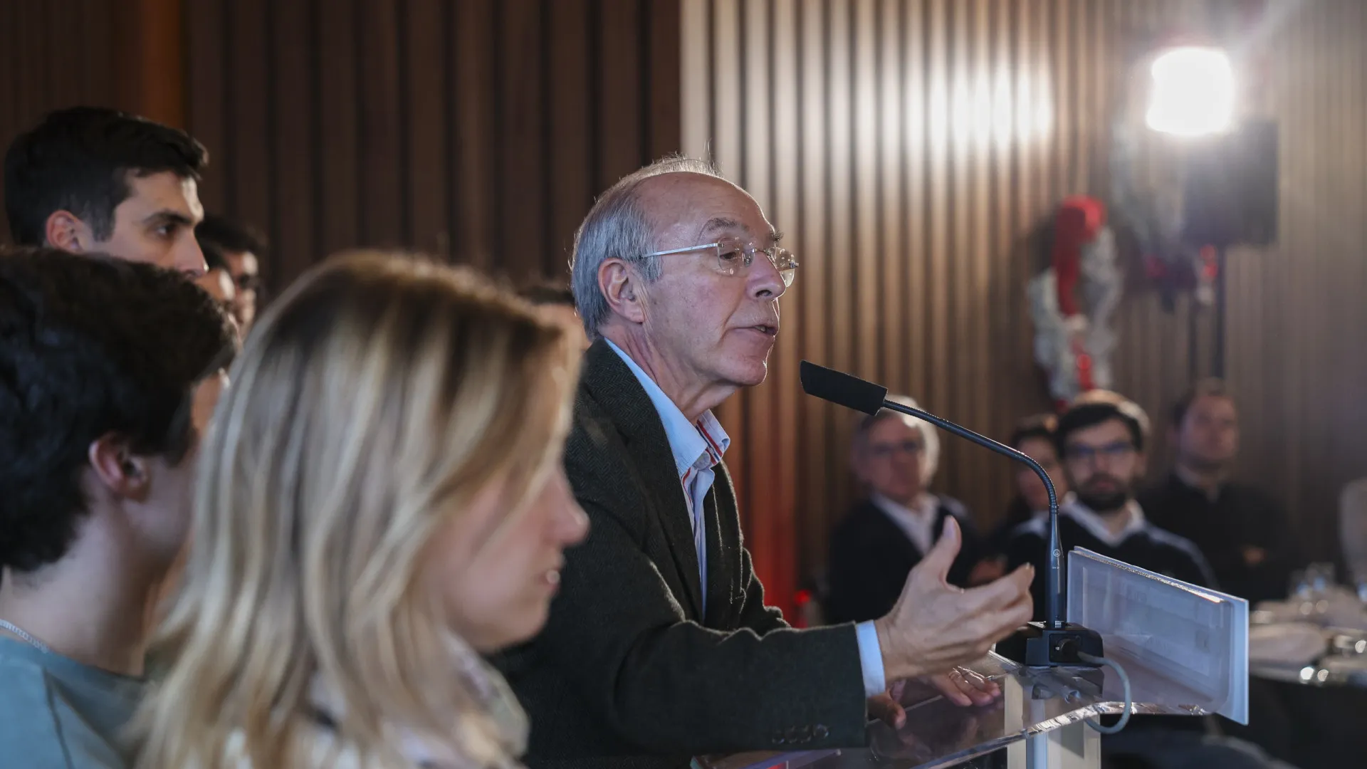 
                    Antes de voto antecipado, Mendes pede escolha de 