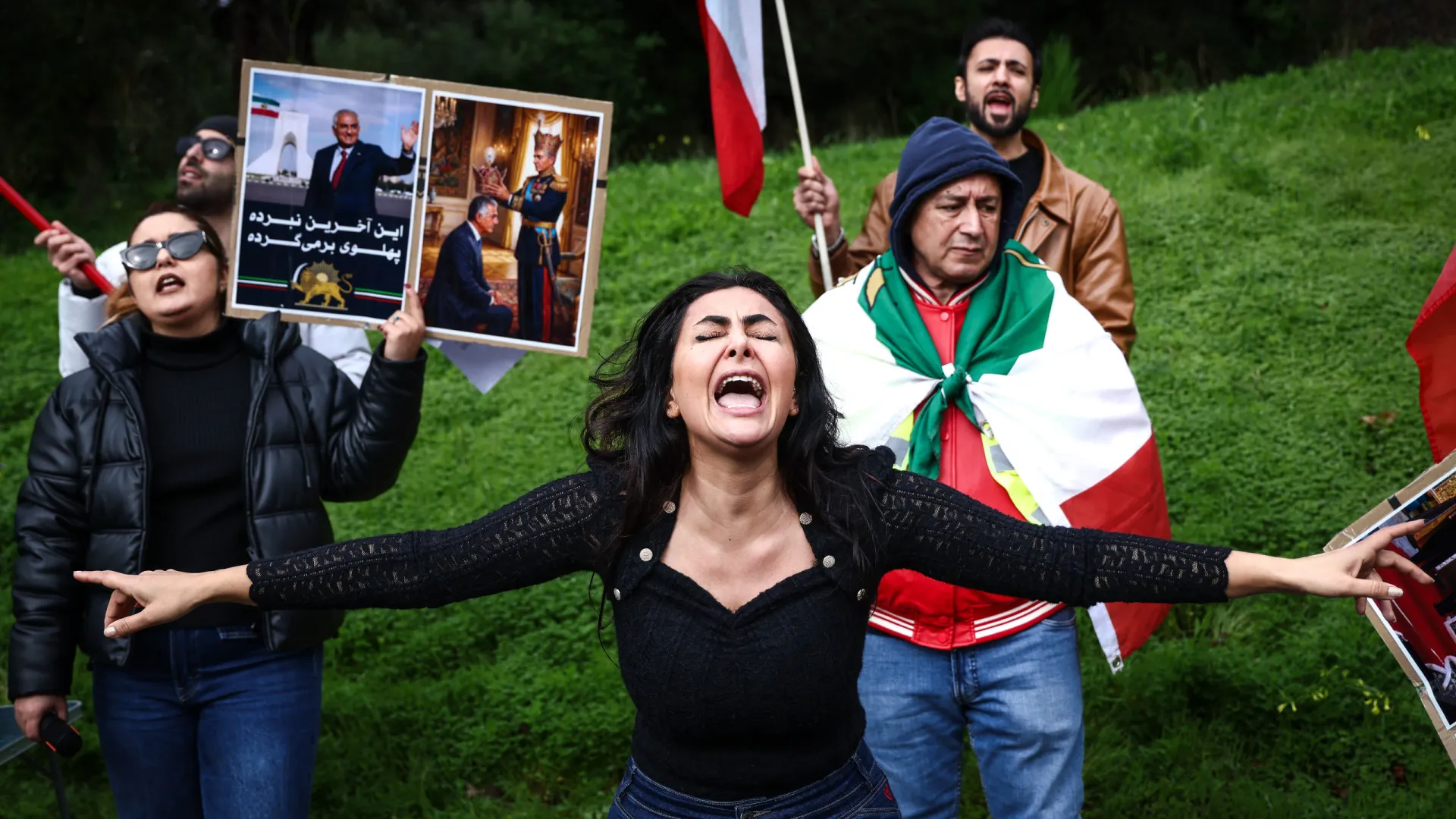 
                    Lisboa: Iranianos pedem expulsão de representantes da República Islâmica
                