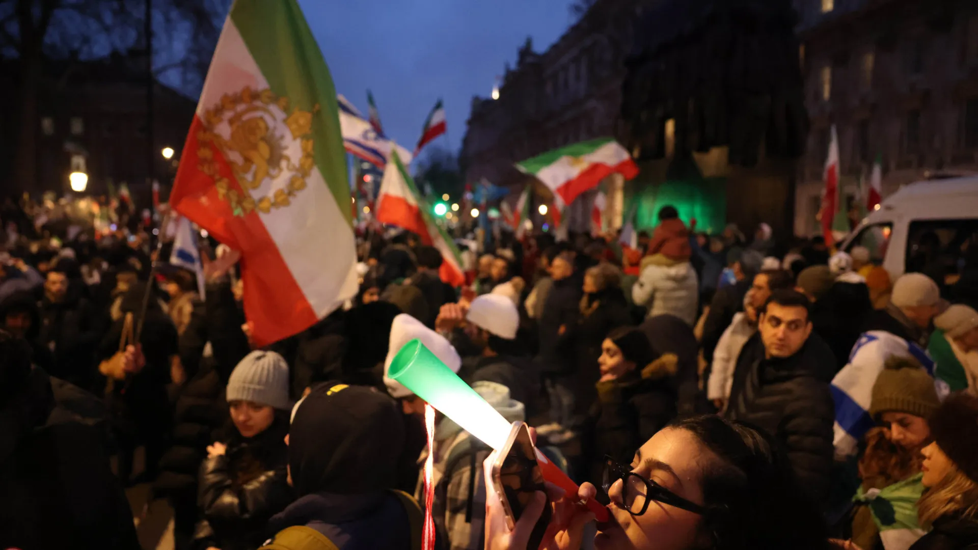 
                    Pelo menos 648 mortos em protestos antigovernamentais no Irão
                