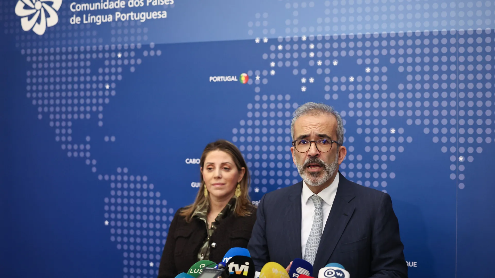 
                    Dois portugueses pediram ajuda ao Governo para sair do Irão, diz MNE
                