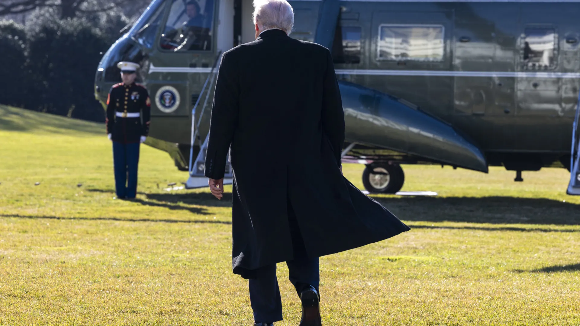 
                    Trump ameaça cortar verbas federais a Estados com 