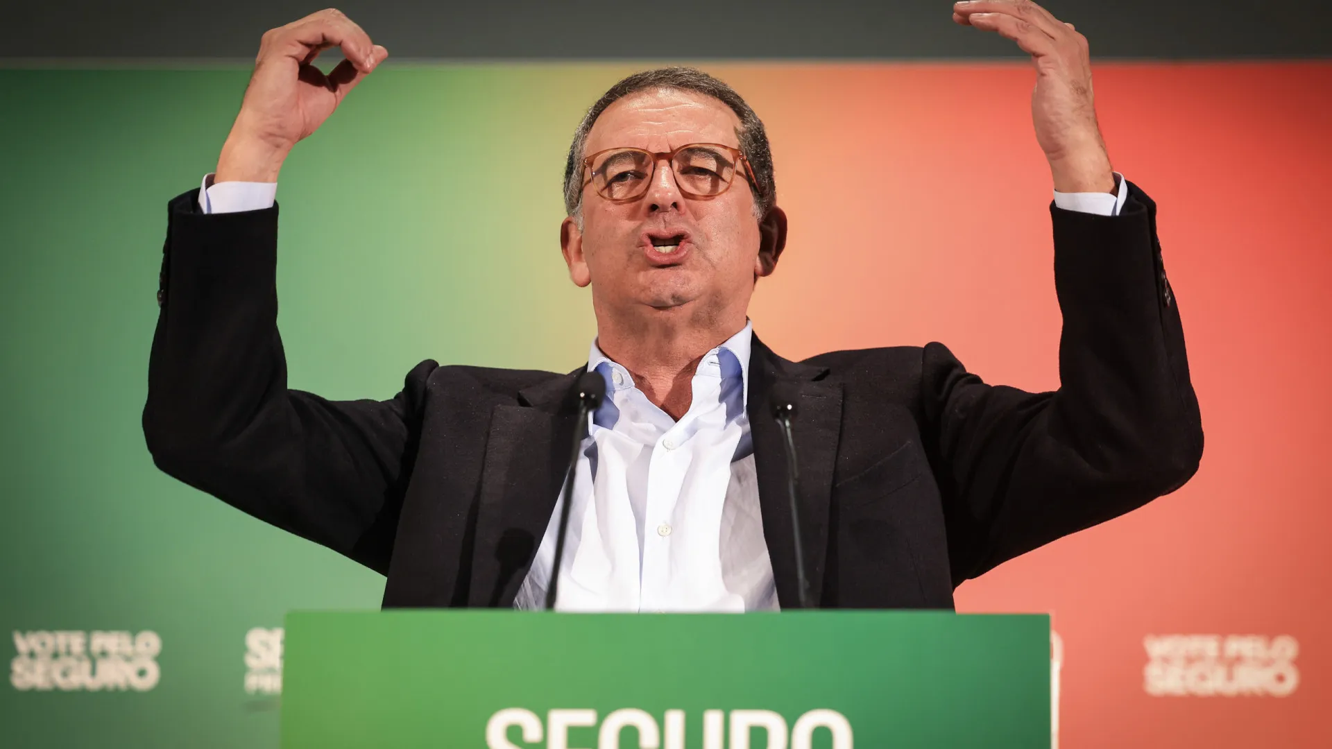 
                    Seguro quer ir à 2.ª volta em 1.º para travar 