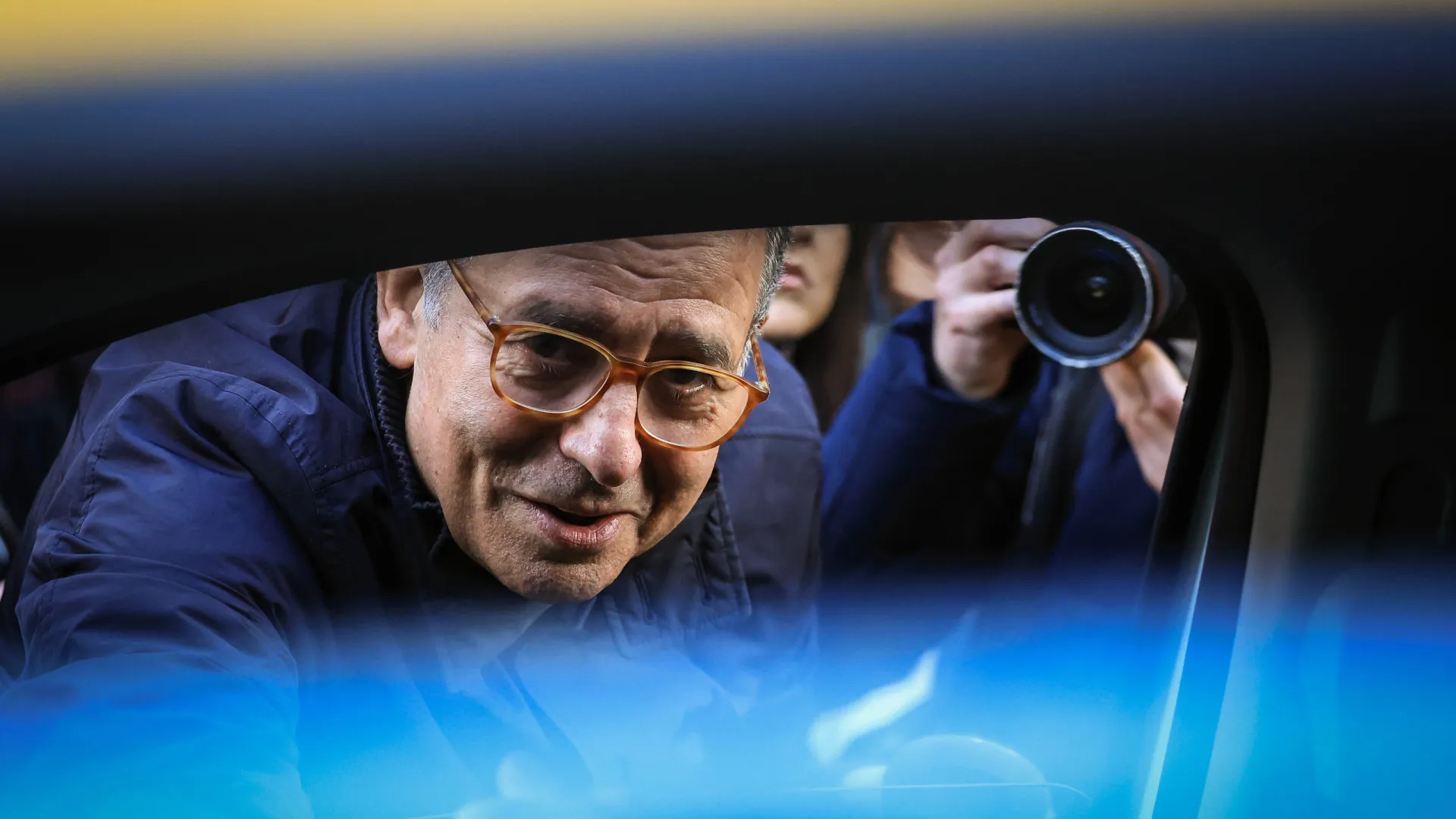 
                    Seguro pede vitória na primeira volta para travar extrema-direita
                