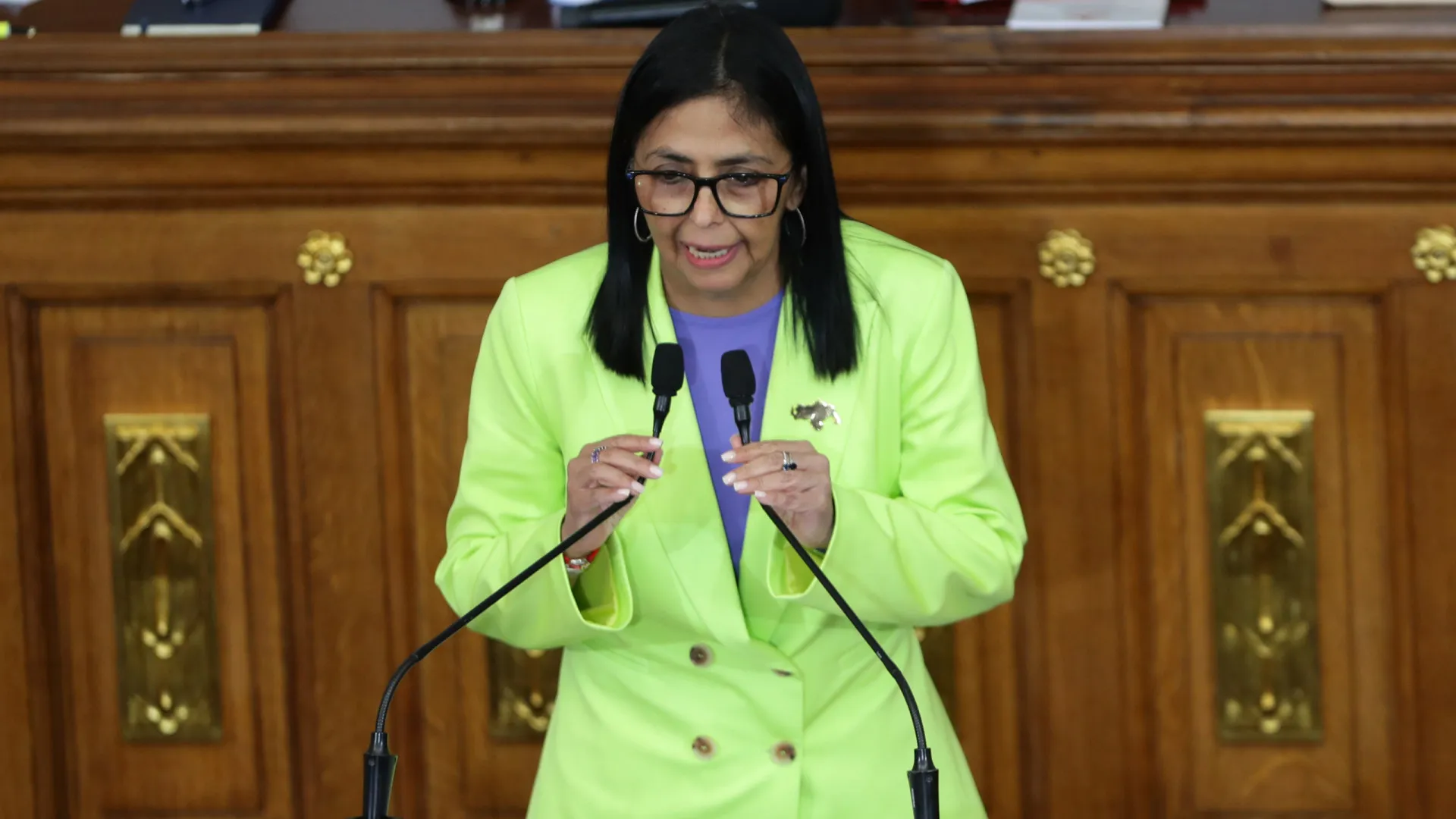 
                    Venezuela: Rodríguez reúne-se com CIA e admite retomar relações com EUA
                