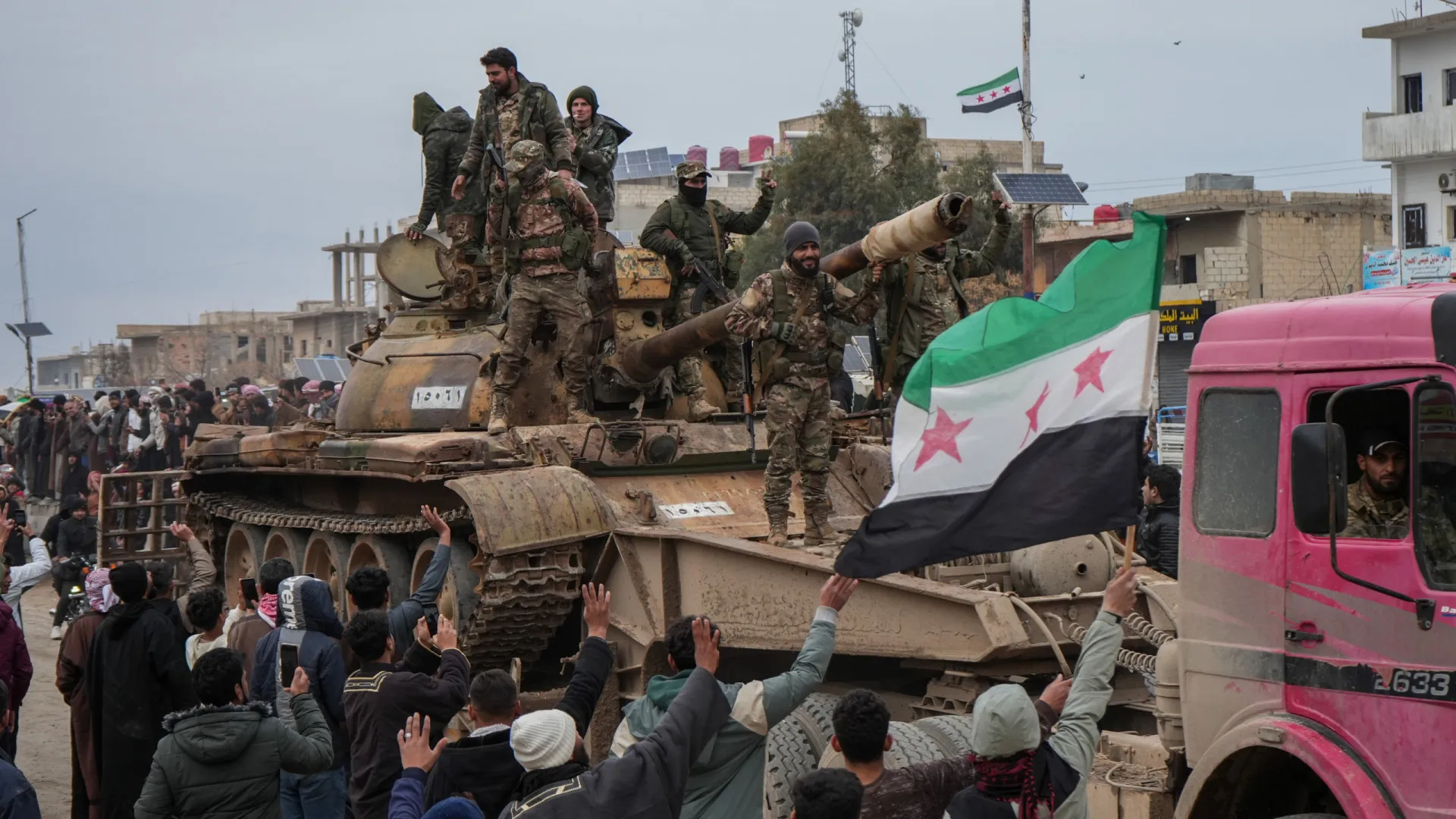 
                    Exército sírio reivindica ter tomado controlo de aeroporto a forças curdas
                