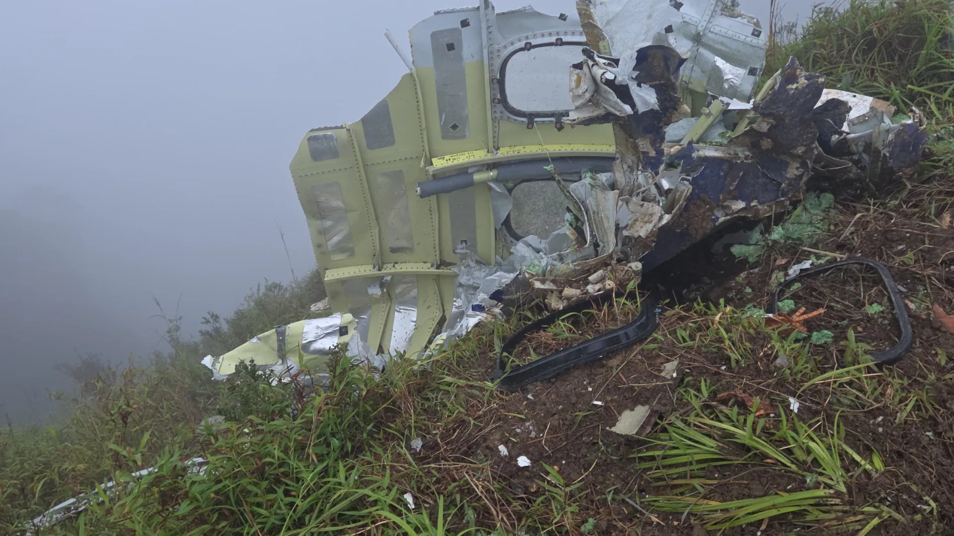
                    Encontrada fuselagem que pode pertencer a avião desaparecido na Indonésia
                