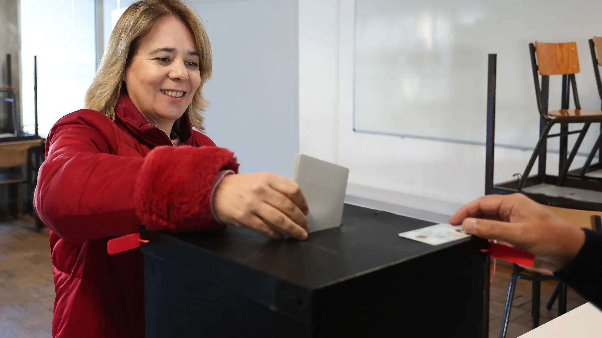 
                    Catarina Martins votou no Porto, apelou ao voto e lembrou Pintassilgo
                