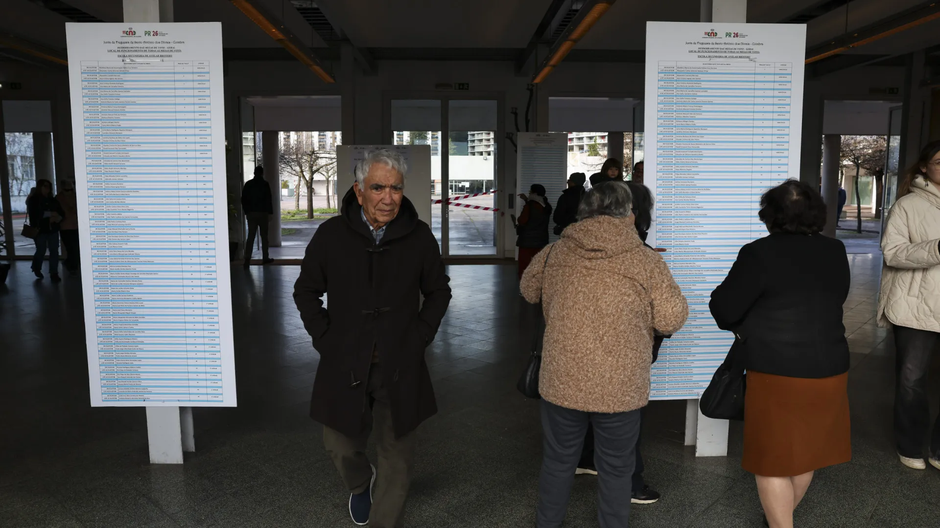 
                    Mais de 21% dos eleitores votaram até às 12h. Mais 4% do que em 2021 
                