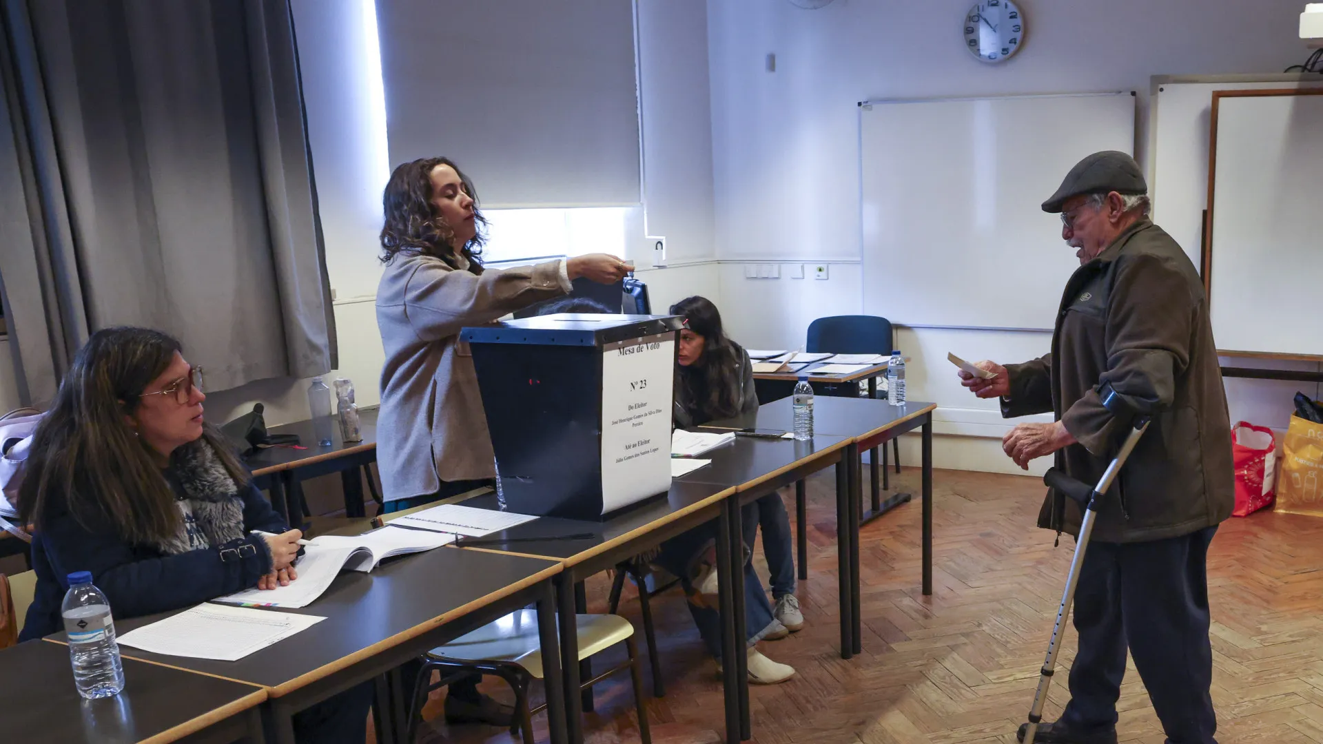 
                    Presidenciais: Votos nulos superaram os votos em branco pela primeira vez
                