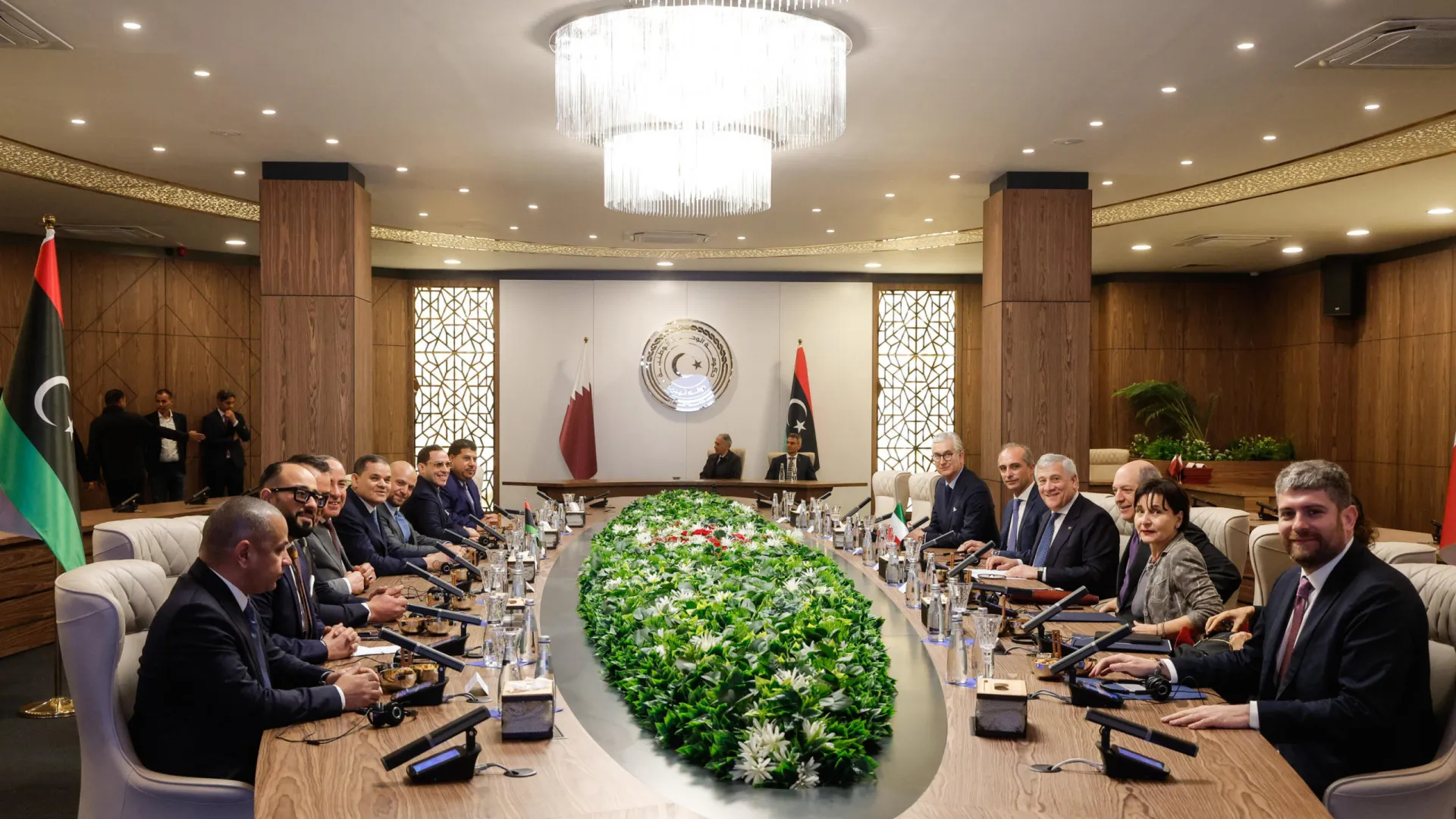 
                    Acordo de 2.700 milhões reforça porto estratégico no Mediterrâneo
                