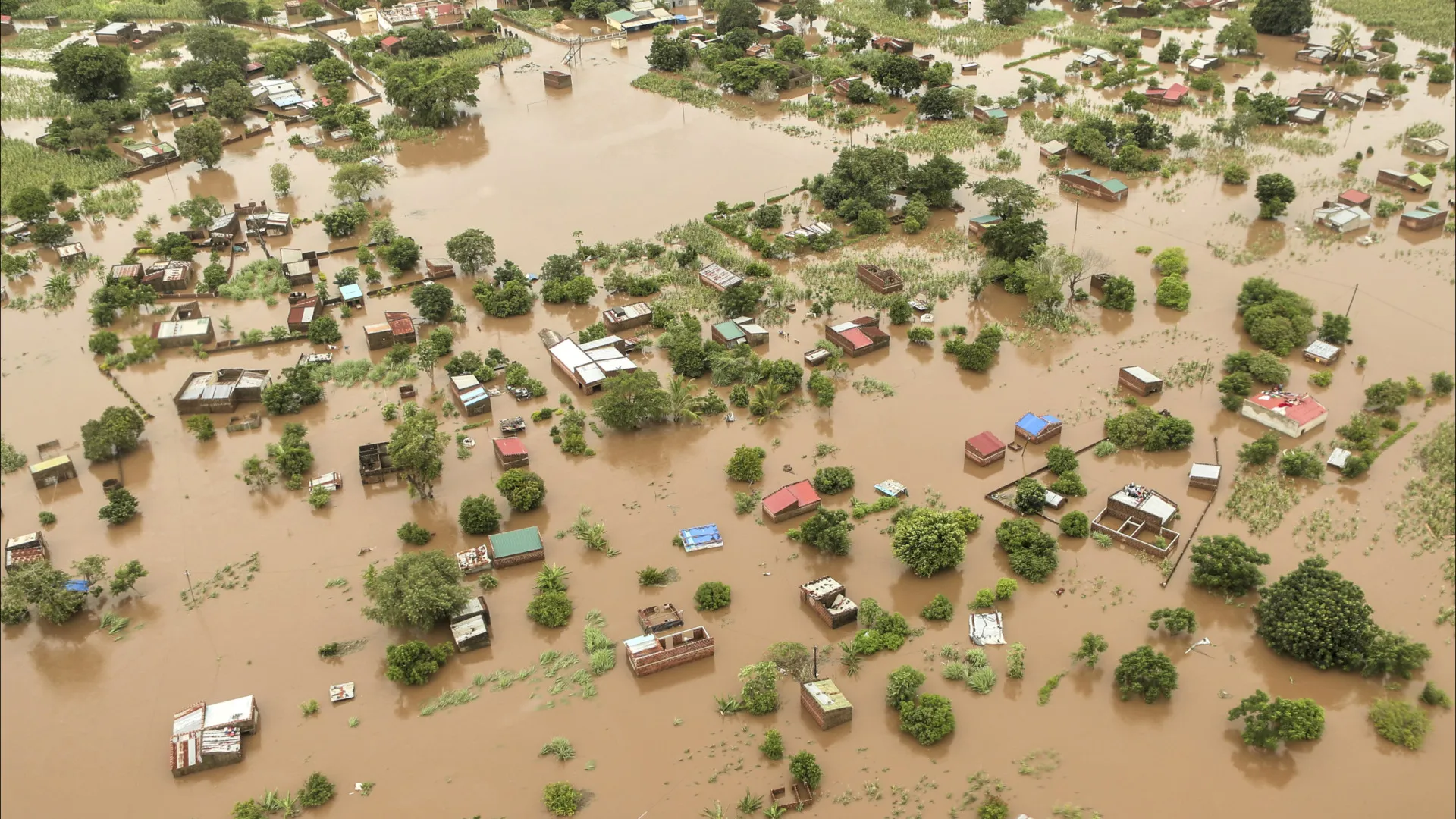 
                    Moçambique suspende circulação terrestre entre Maputo e Gaza devido às cheias
                