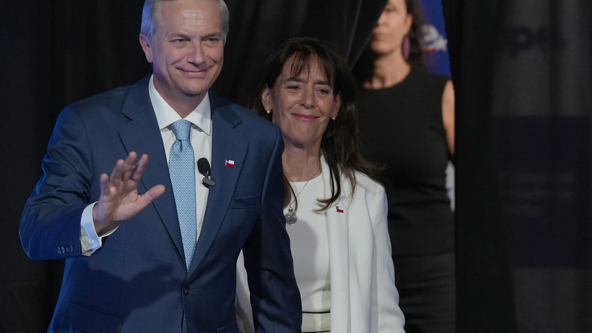 
                    Futuro presidente do Chile tem dois ex-ministros de Pinochet na equipa
                