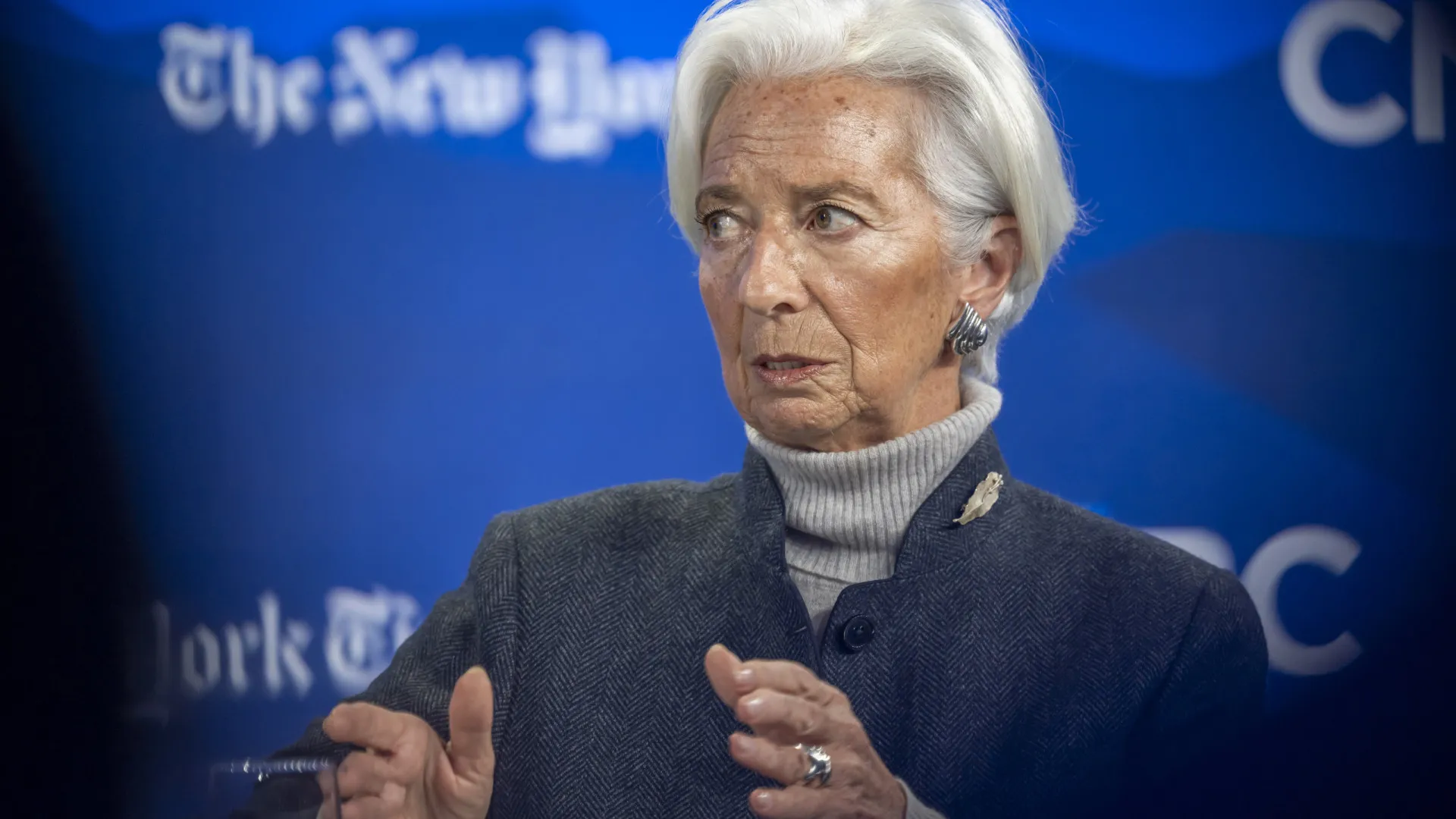 
                    Lagarde 