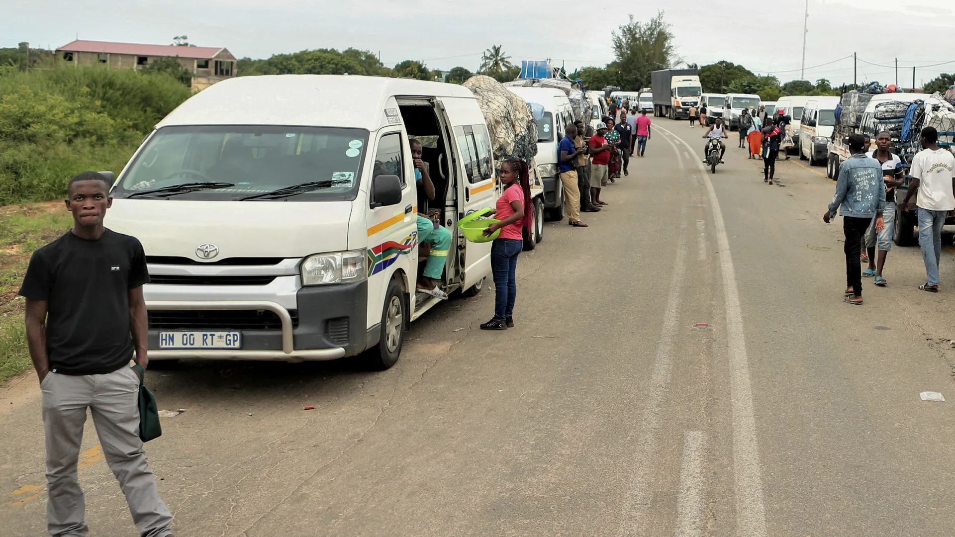 
                    Cheias deixam Maputo isolada e estradas bloqueadas
                