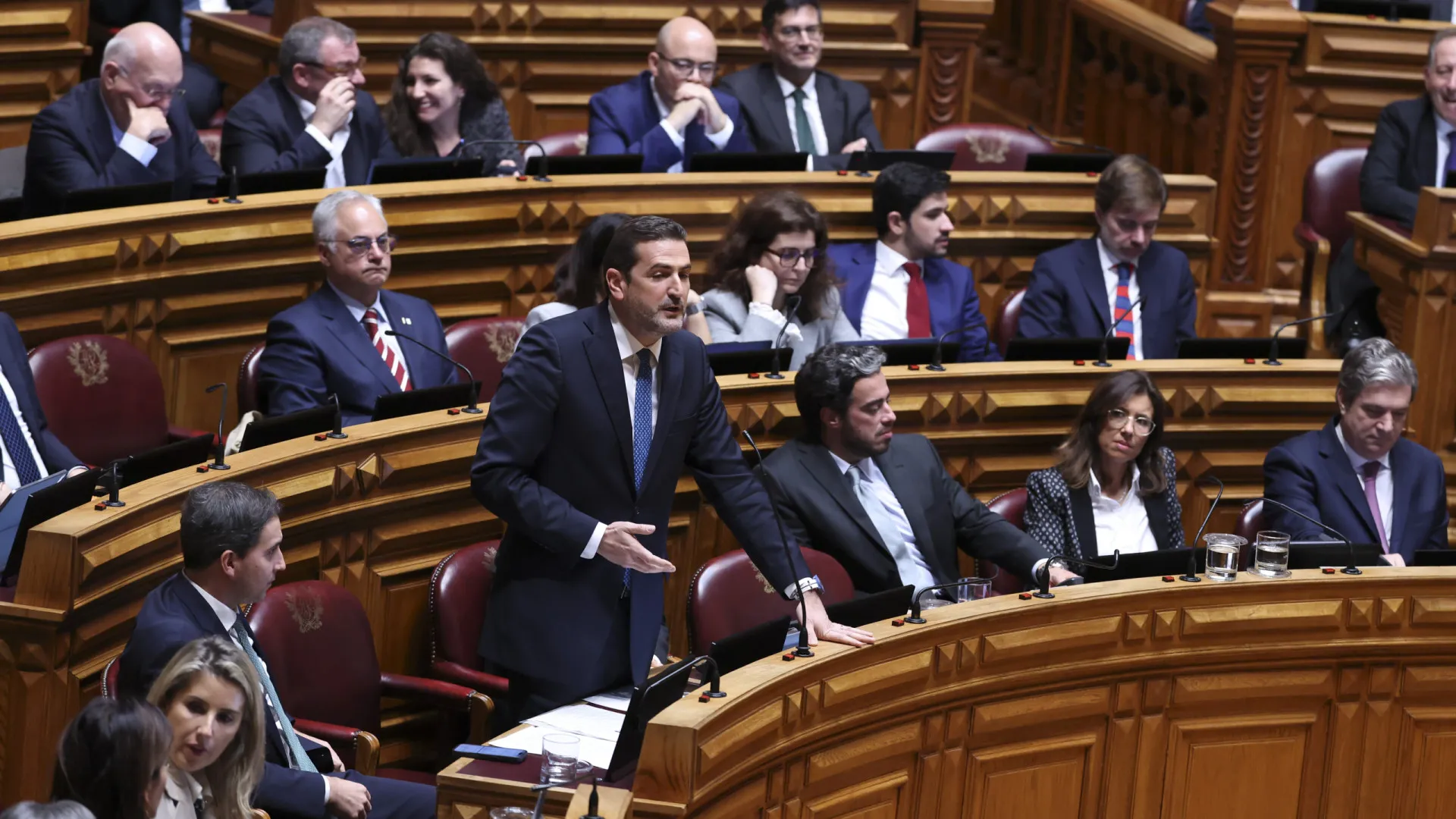 
                    PSD acusa Chega de contradição ao querer apoio de Montenegro a Ventura
                