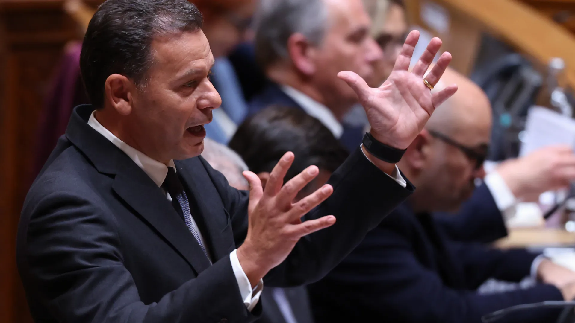 
                    Montenegro considera 