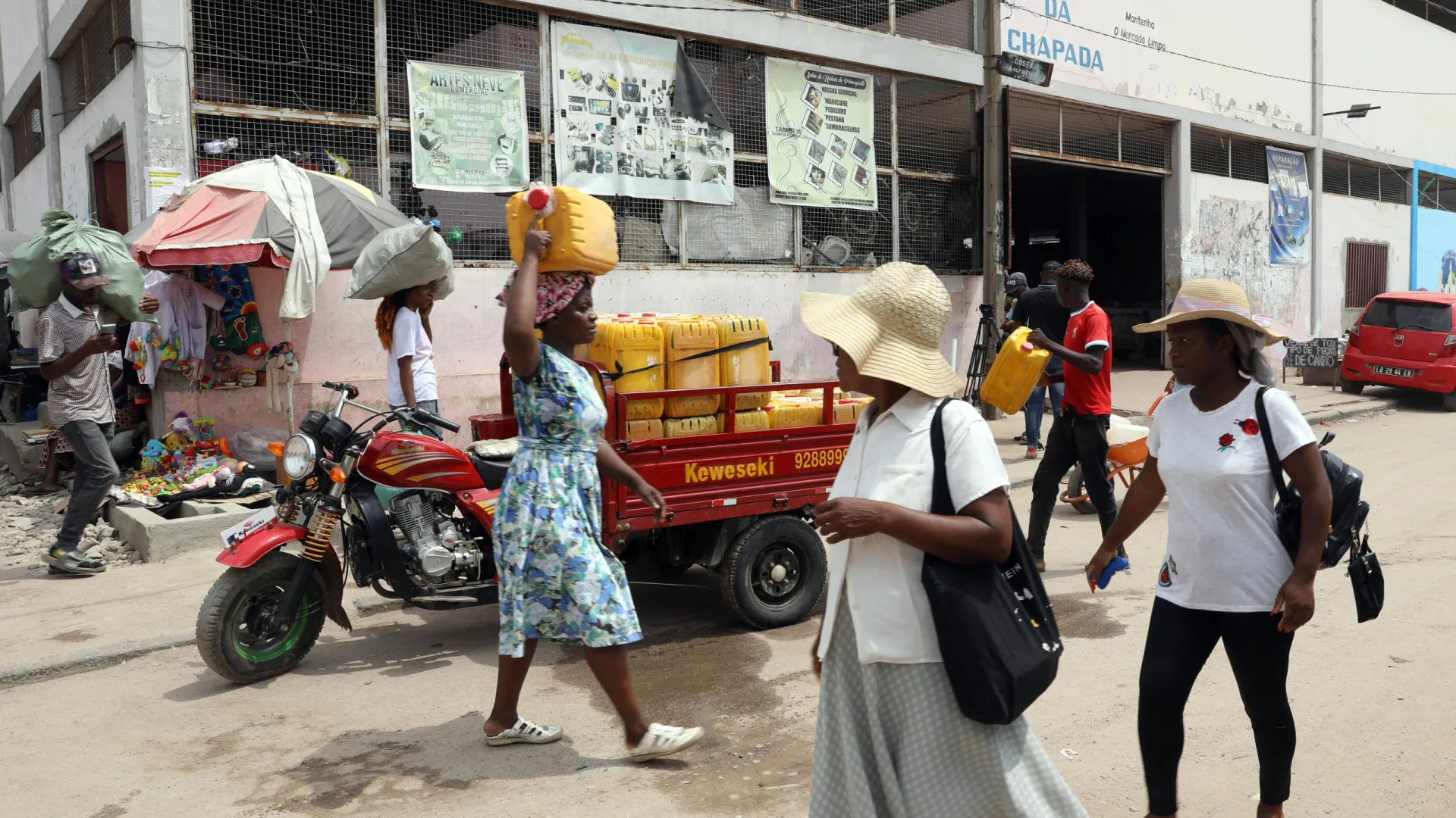 
                    Angola: Contribuintes singulares terão de declarar todos os rendimentos
                