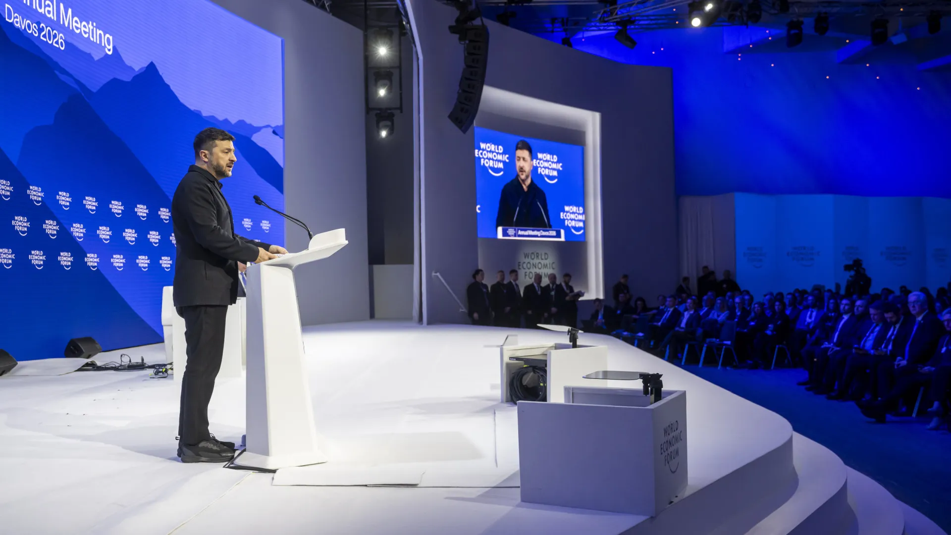 
                    Zelensky anuncia cimeira com Rússia e EUA a partir de sexta-feira
                