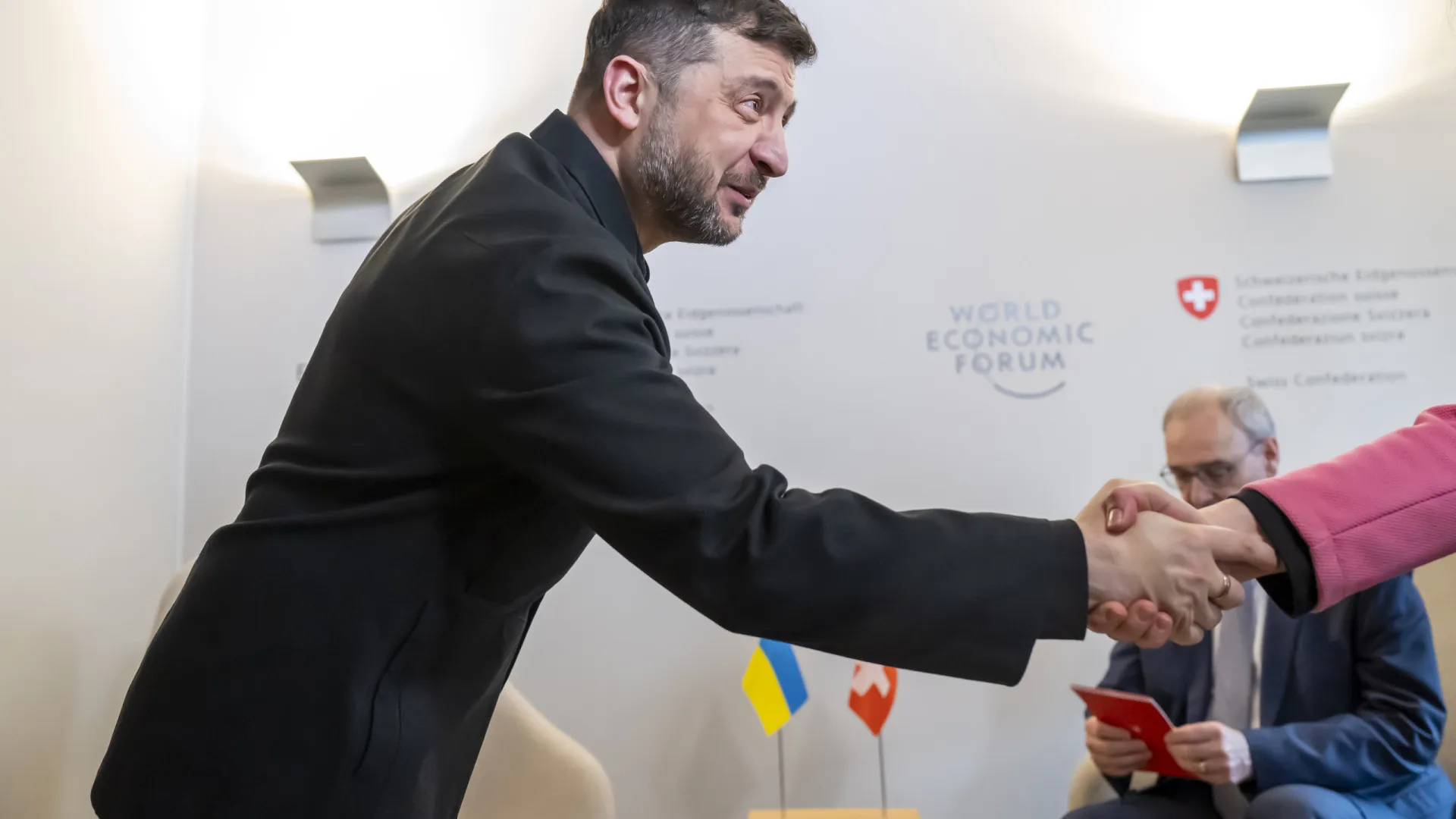 
                    Zelensky diz que negociações com EUA e Rússia foram 