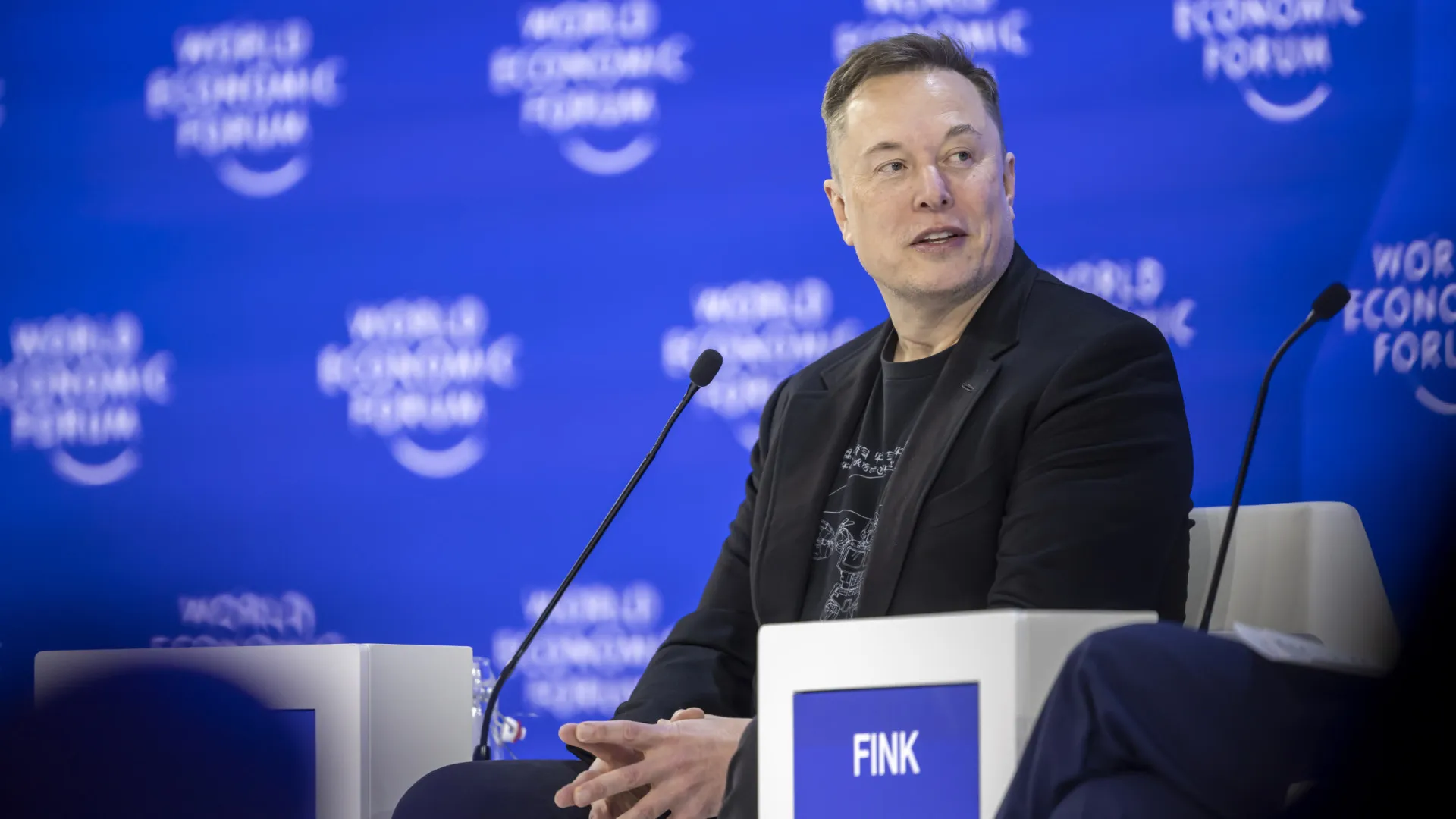 
                    Justiça francesa convoca Elon Musk em inquérito sobre pornografia no X
                