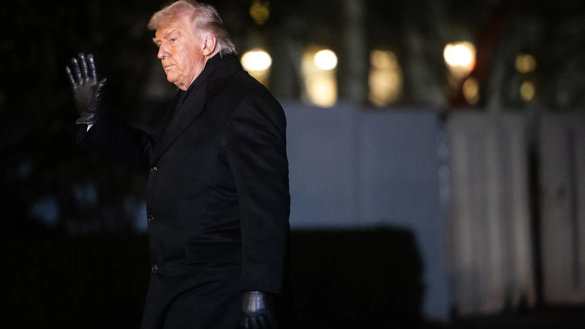 
                    Acordo com China? Trump ameaça Canadá com 