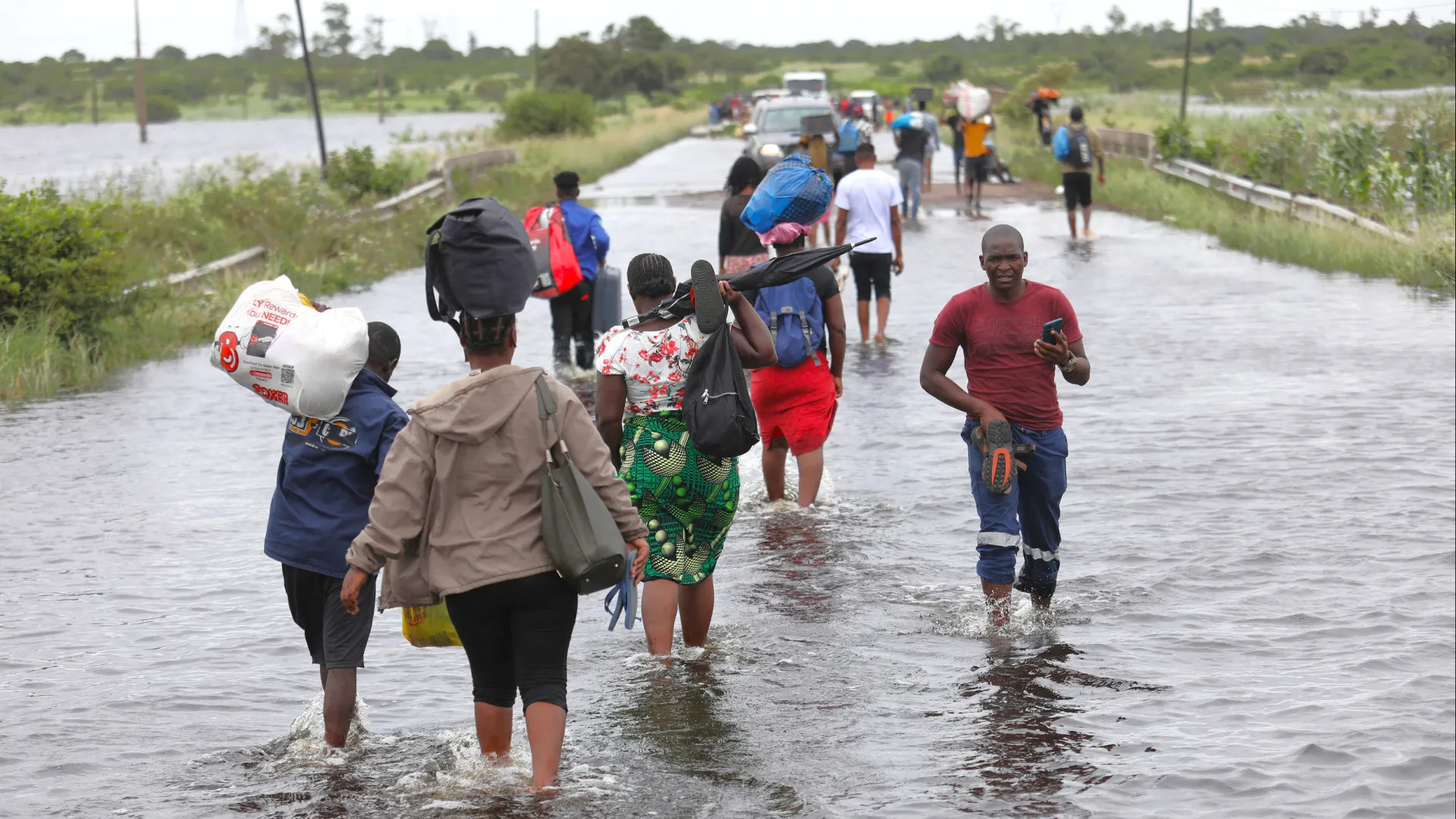 
                    PR moçambicano pede que vítimas das cheias fiquem nos abrigos até água baixar
                