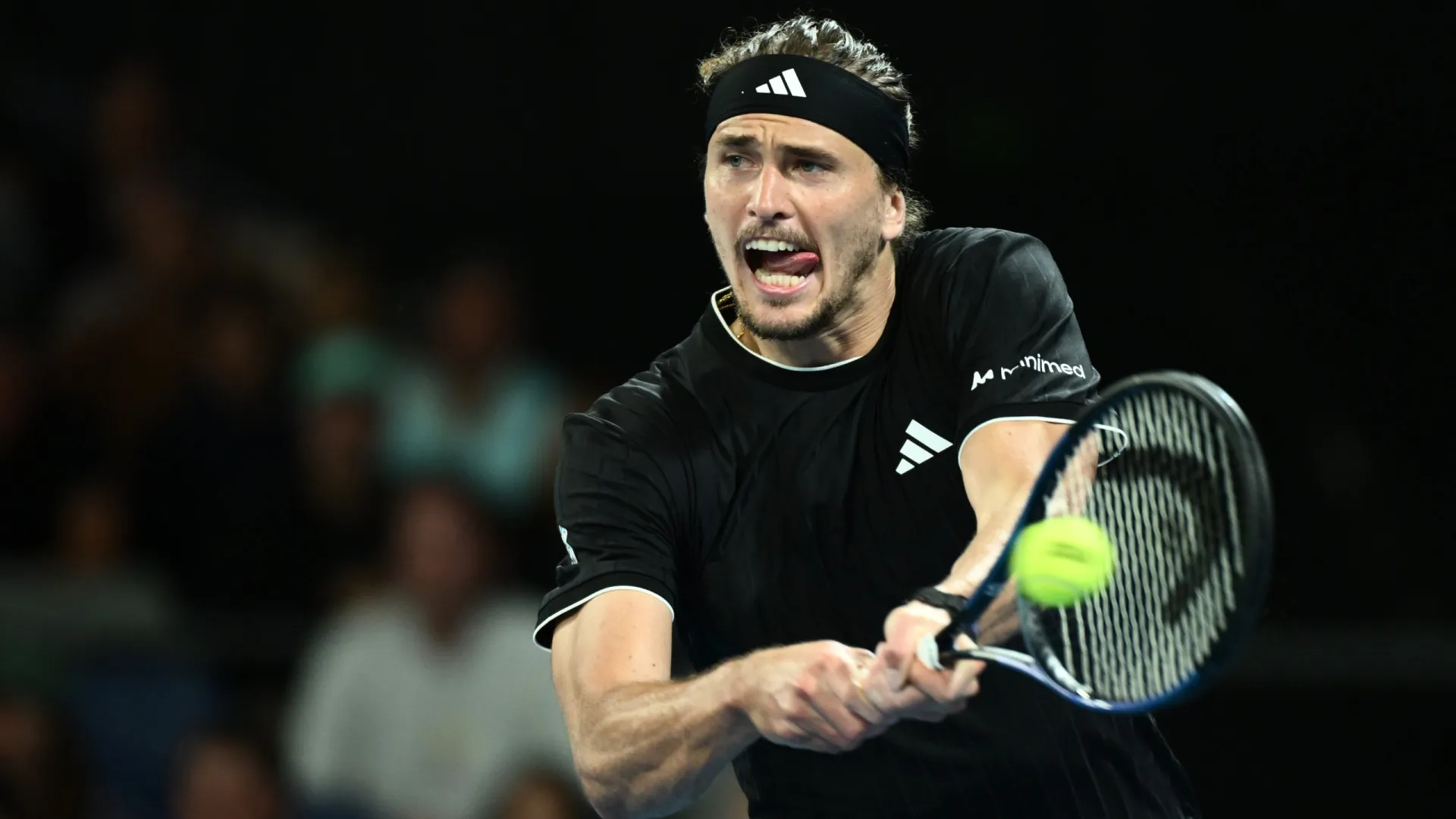 
                    Alexander Zverev apura-se para os oitavos de final do Open da Austrália
                