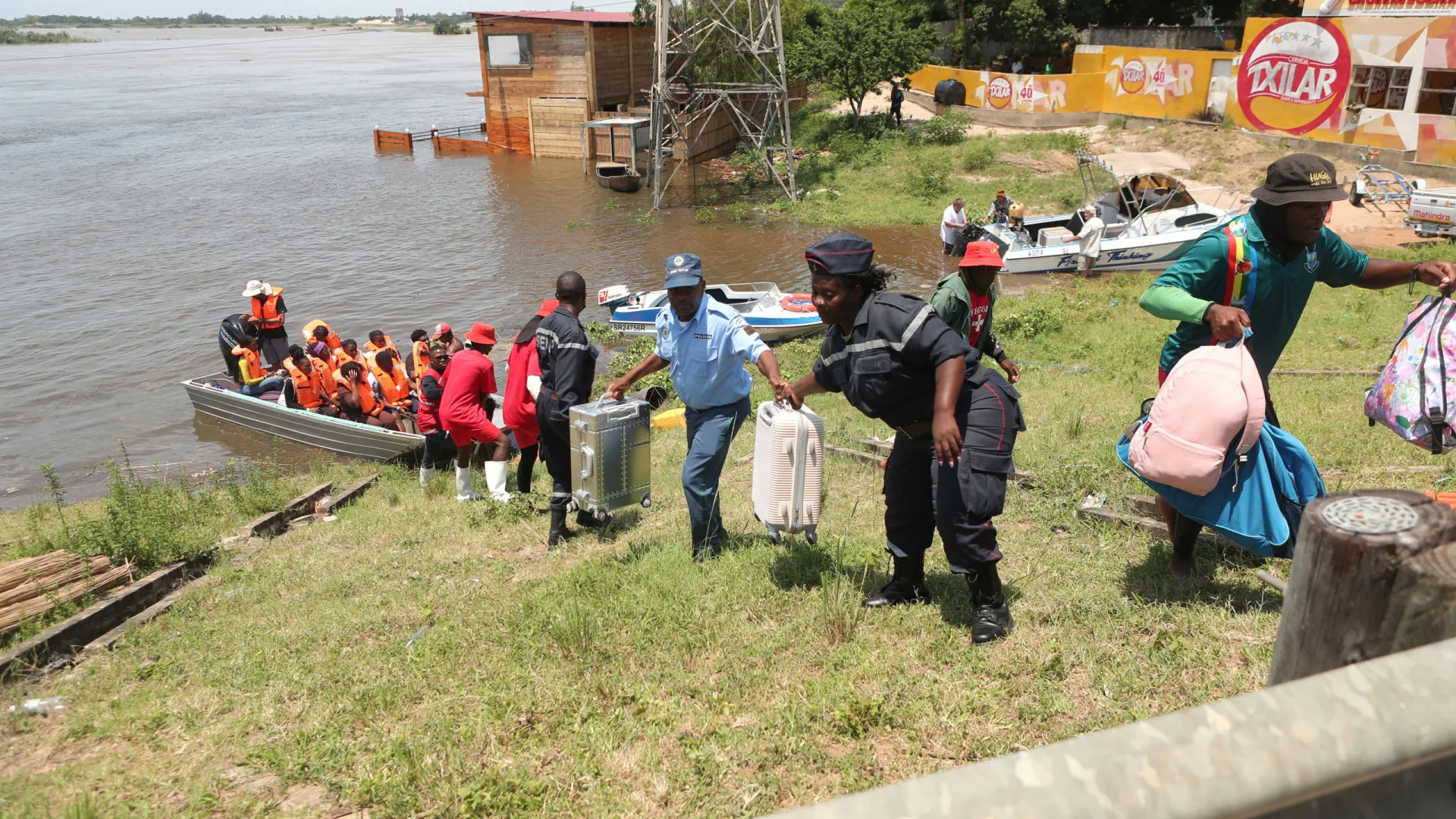 
                    UA pede a Moçambique que proteja vulneráveis e deslocados das cheias
                