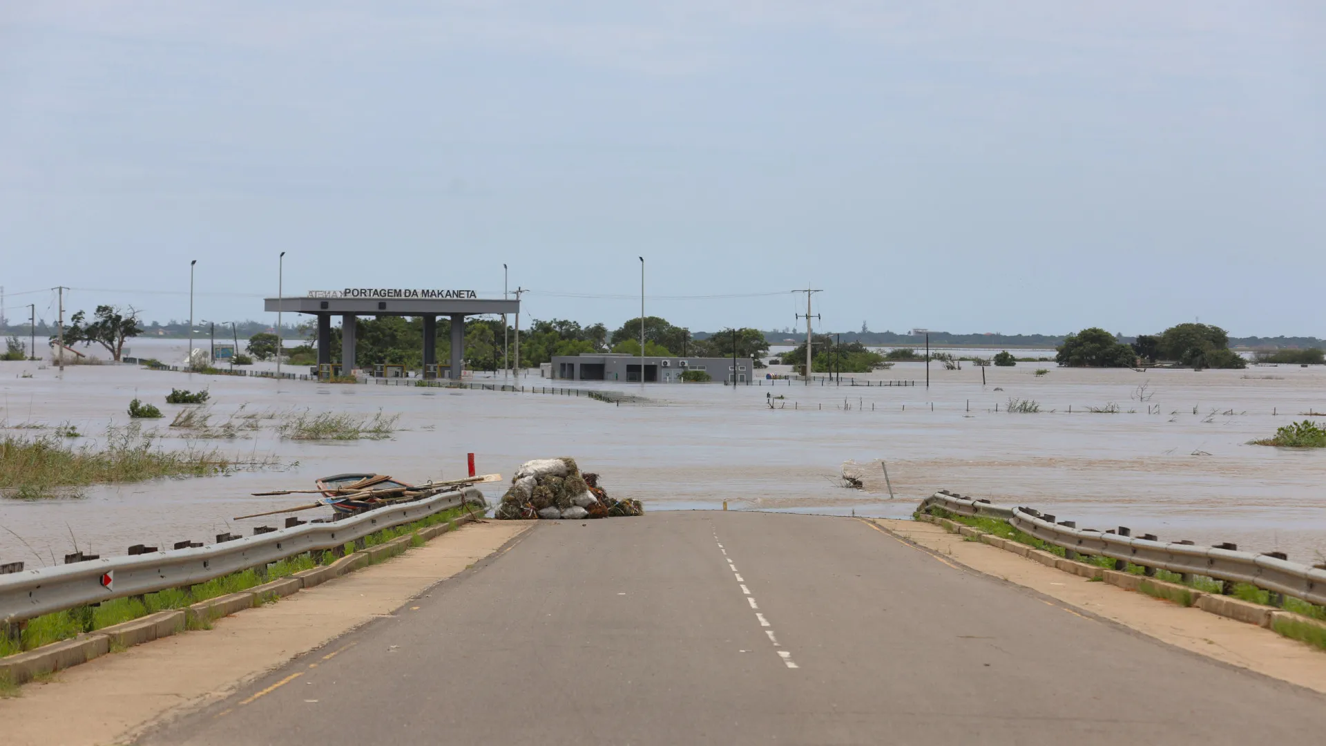 
                    Moçambique avalia em 537,6 milhões infraestruturas destruídas por cheias
                