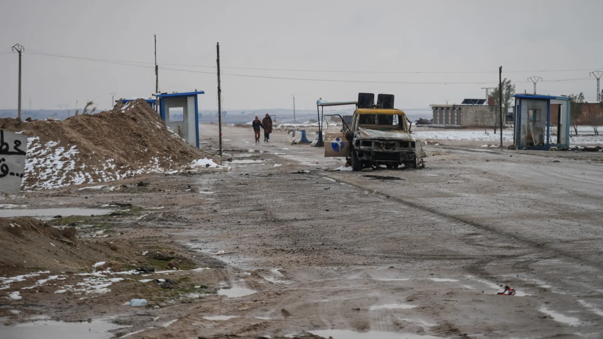 
                    Damasco abre corredor humanitário para cidade de maioria curda
                