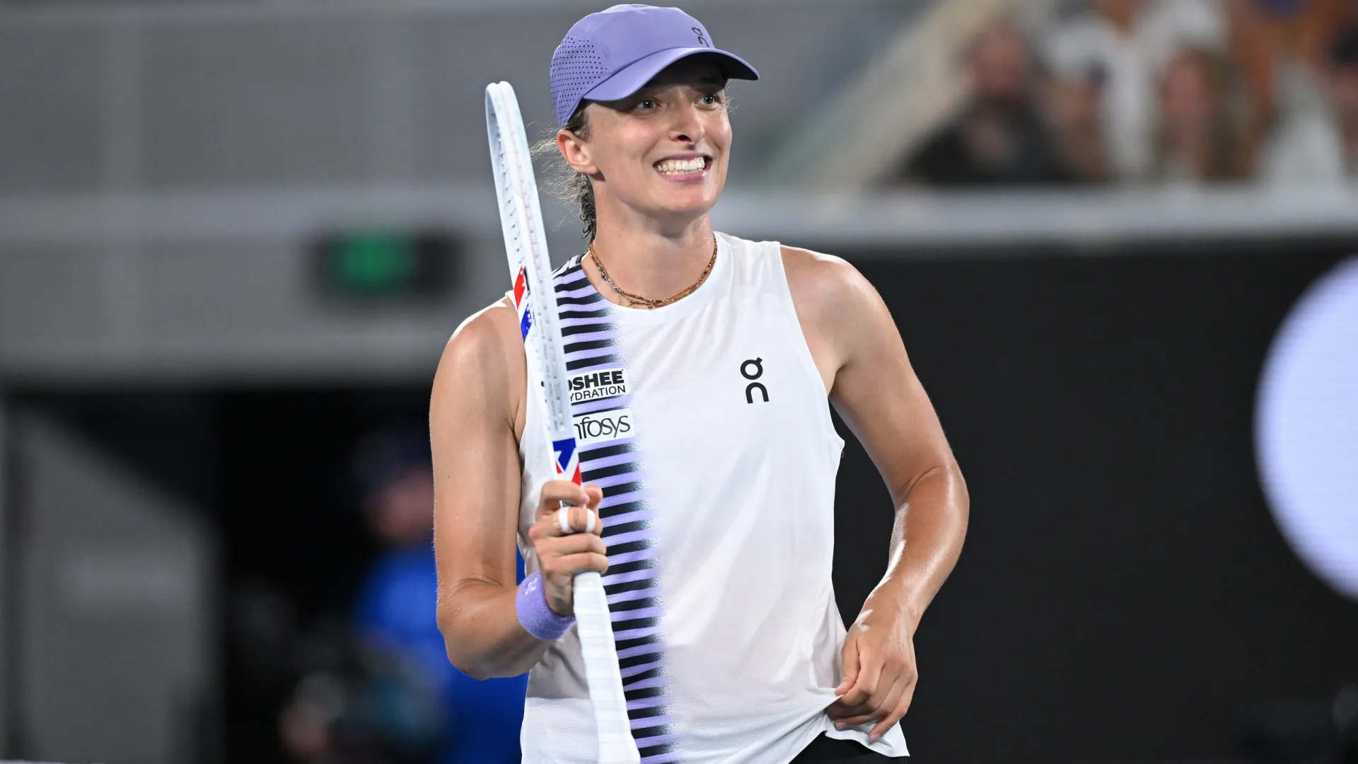 
                    Iga Swiatek cede um set, mas garante os 'oitavos' do Open da Austrália
                