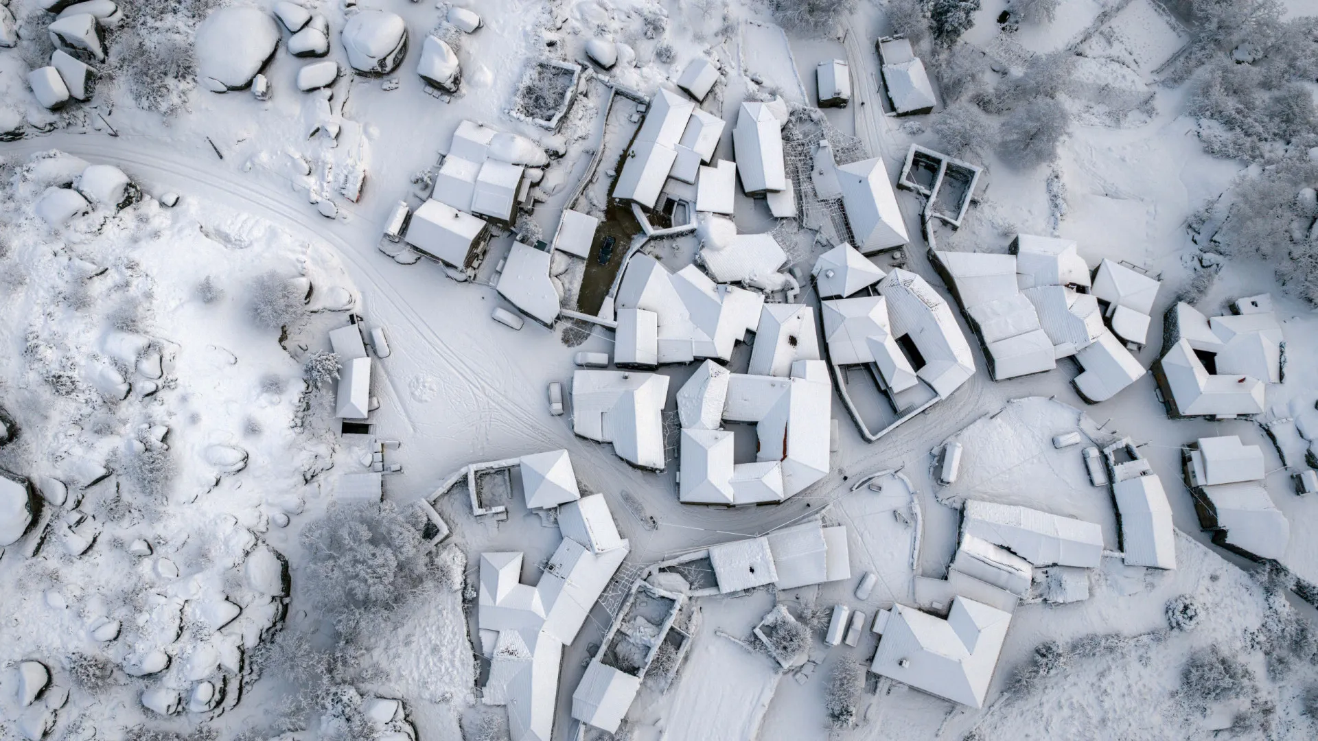 
                    Um morto, um ferido e 21 deslocados devido à depressão Ingrid
                